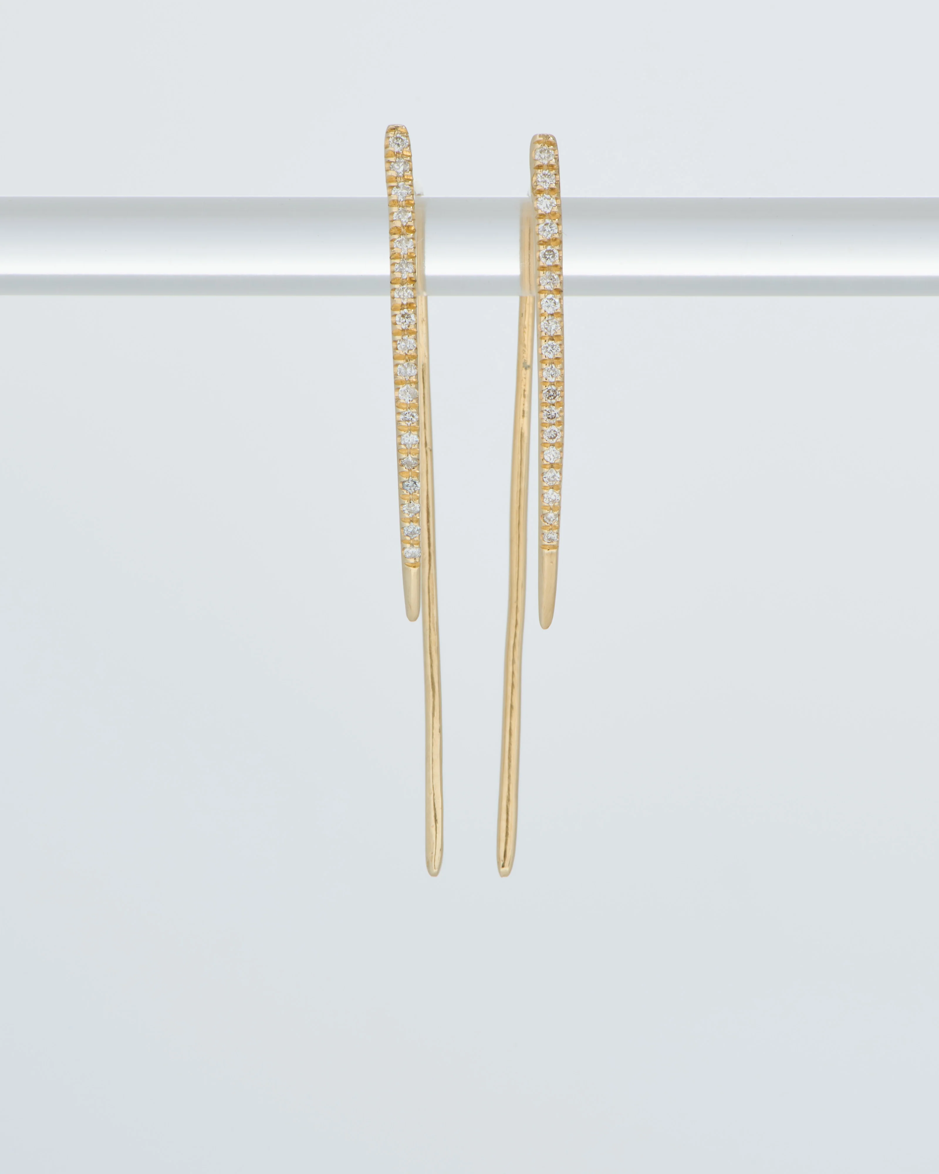 medium infinite tusk earrings with white pavé diamonds - Image 7