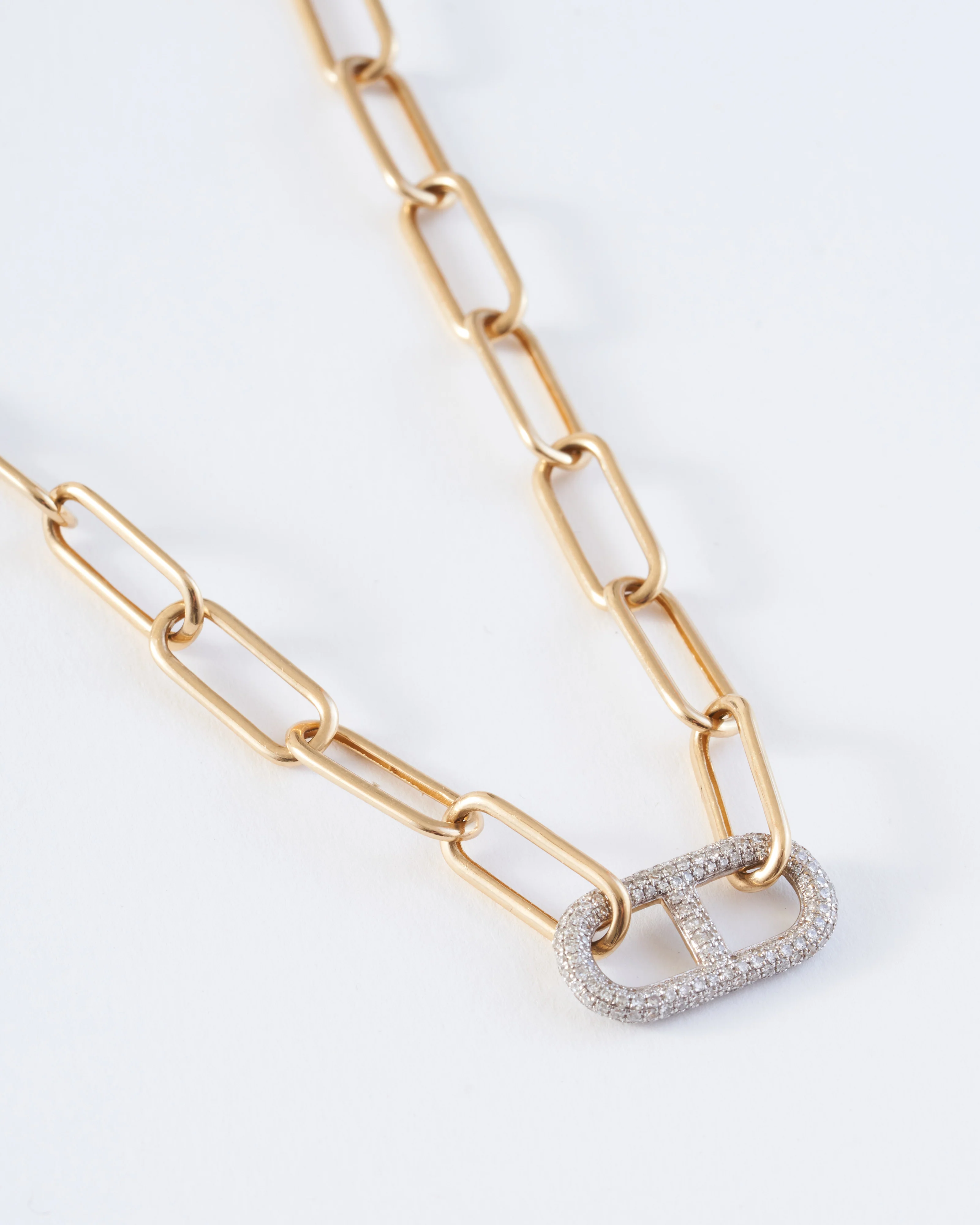 stirrup link necklace with white pavé diamonds - Image 4