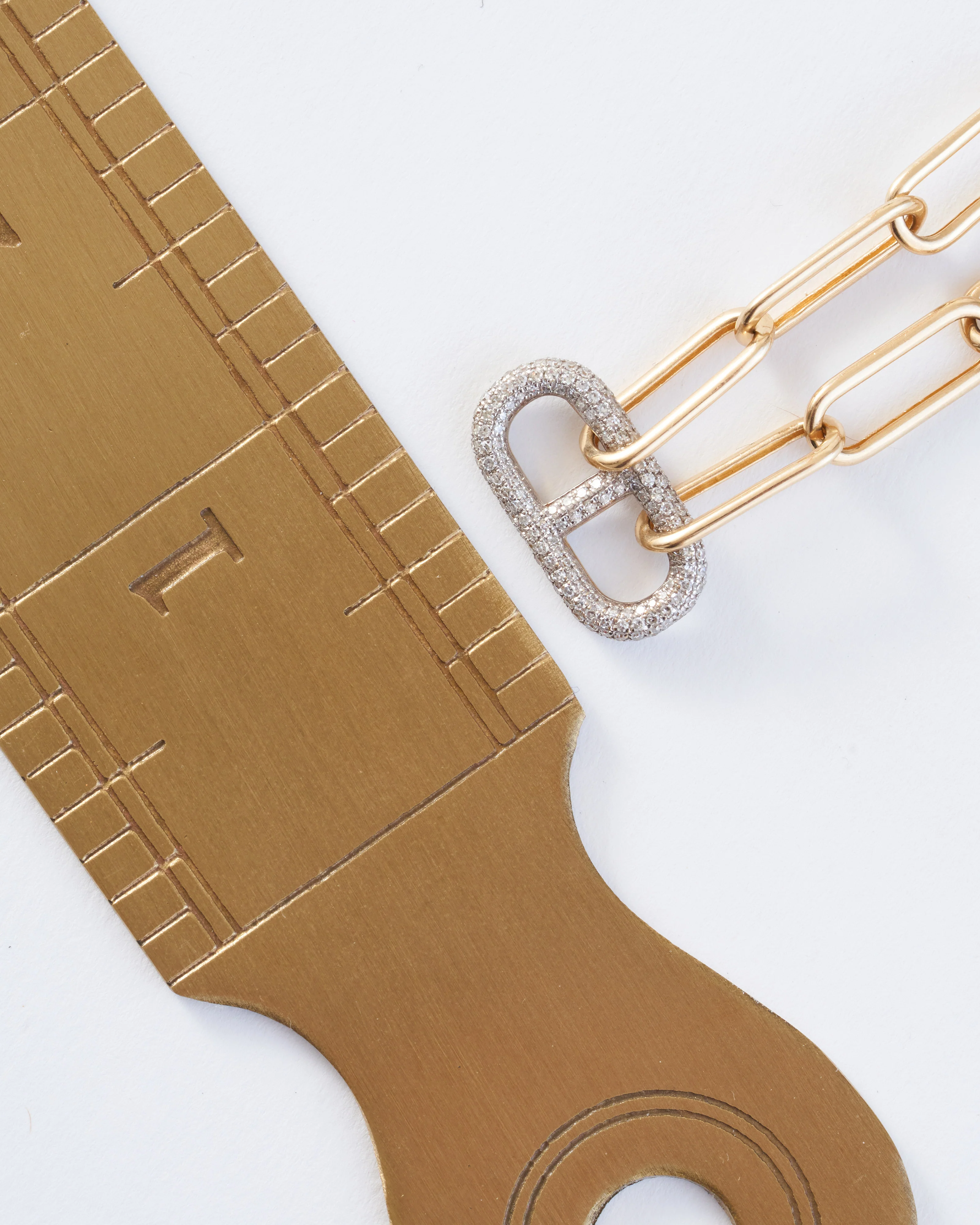 stirrup link necklace with white pavé diamonds - Image 6