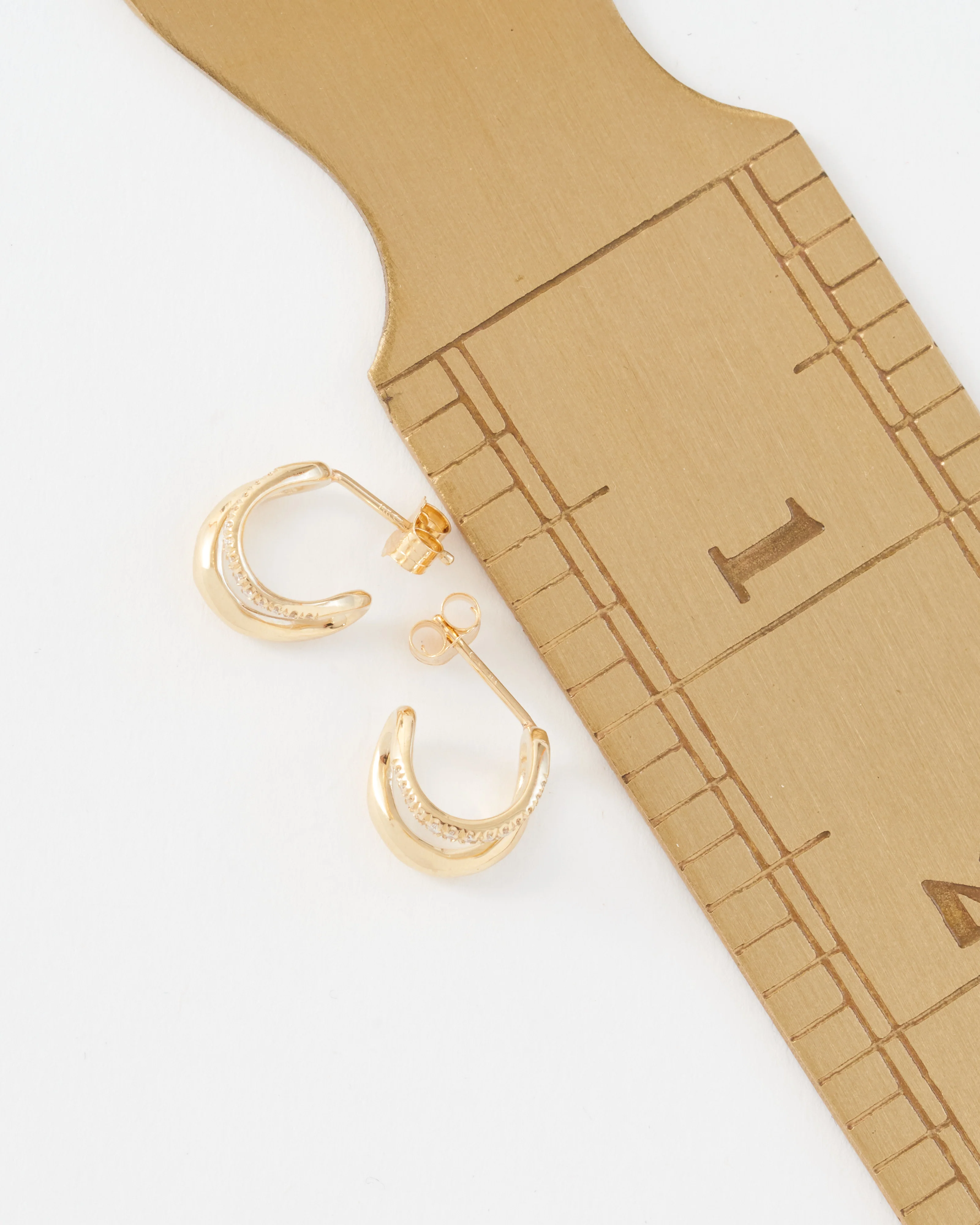 twin tusk earrings with white pavé diamonds - Image 4