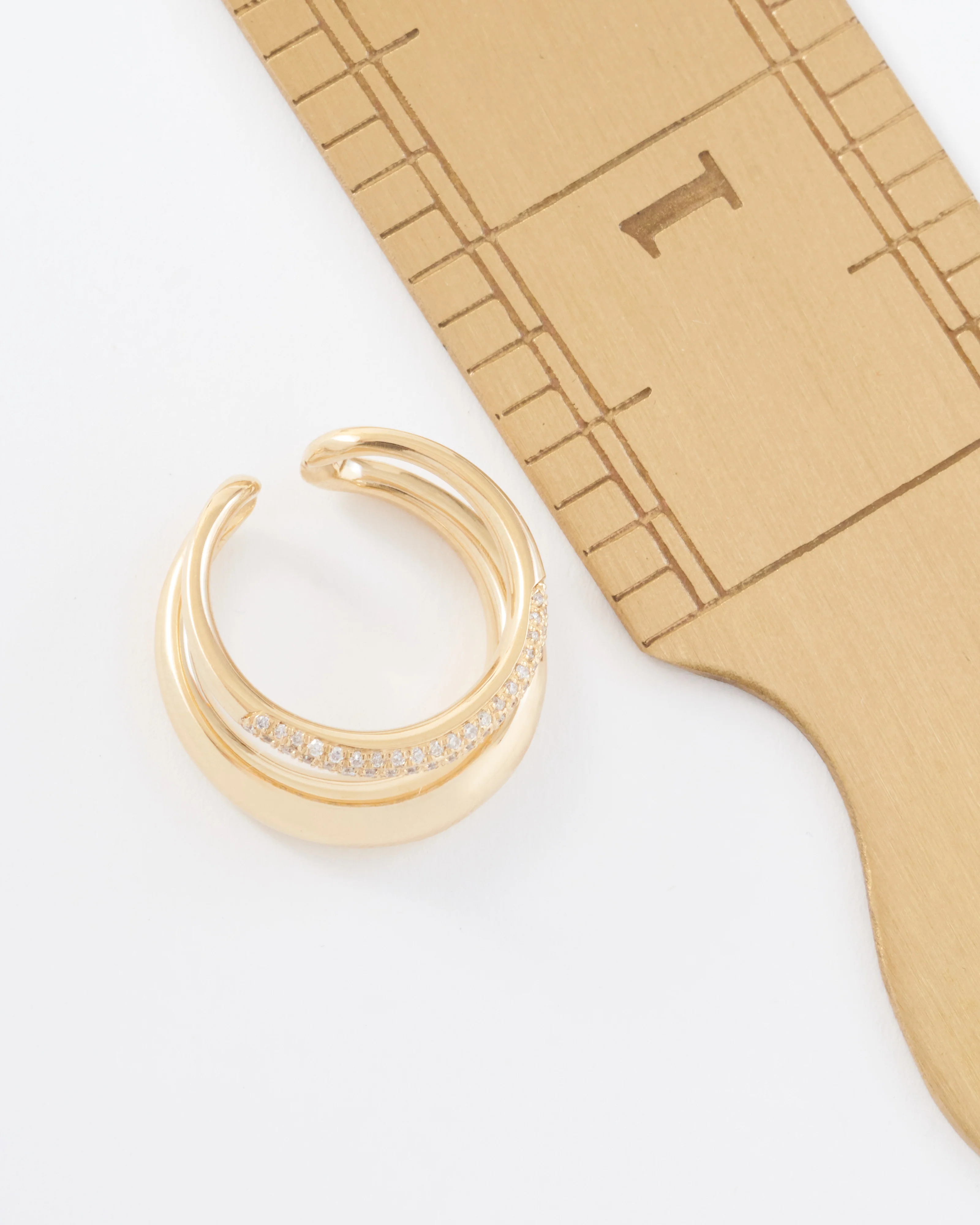 twin tusk ring with half white pavé diamonds - Image 8