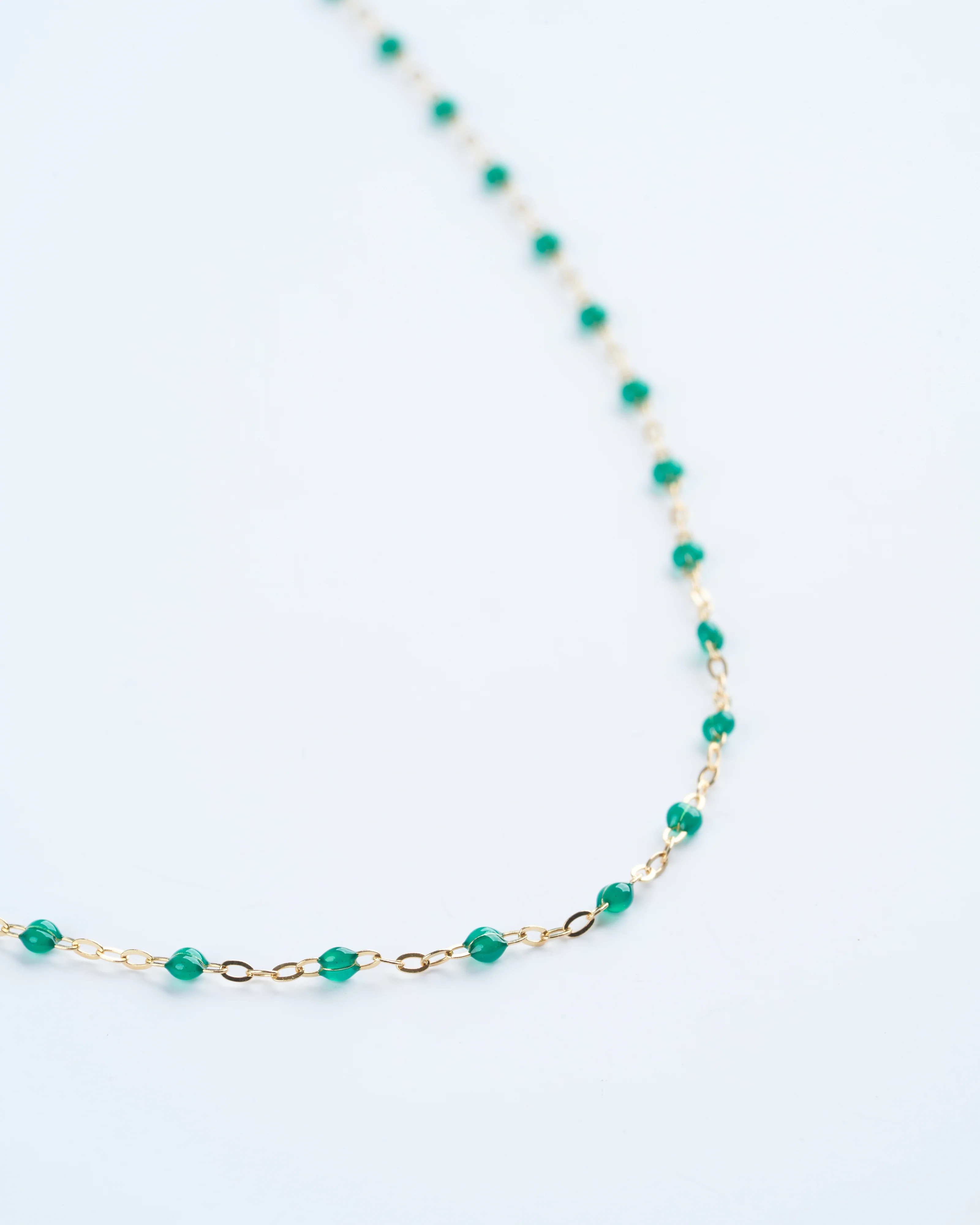 classic gigi yellow gold necklace - emerald - Image 4