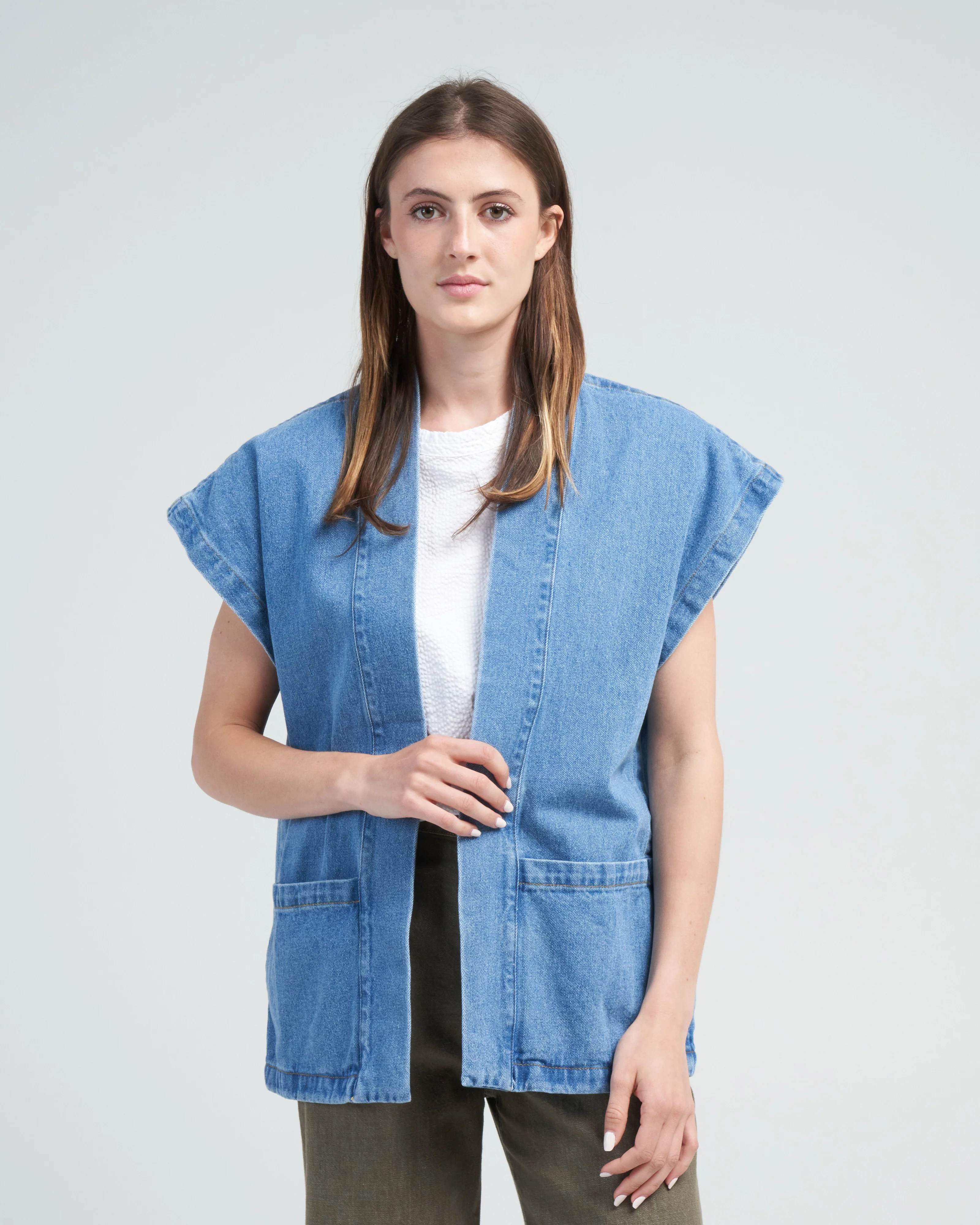 uno sleeveless jacket - bleach wash denim