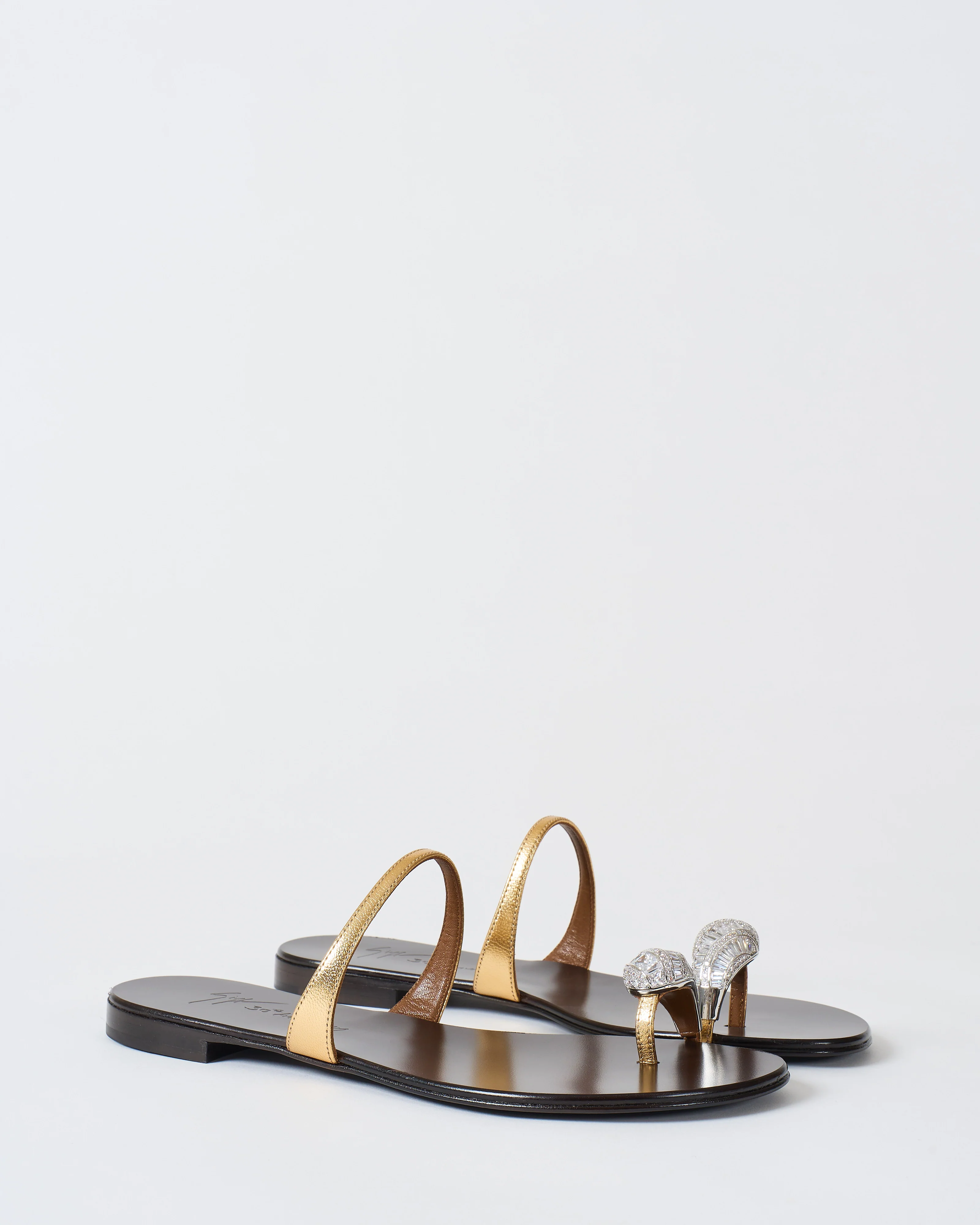 flat sandal w/ toe ring - Image 4