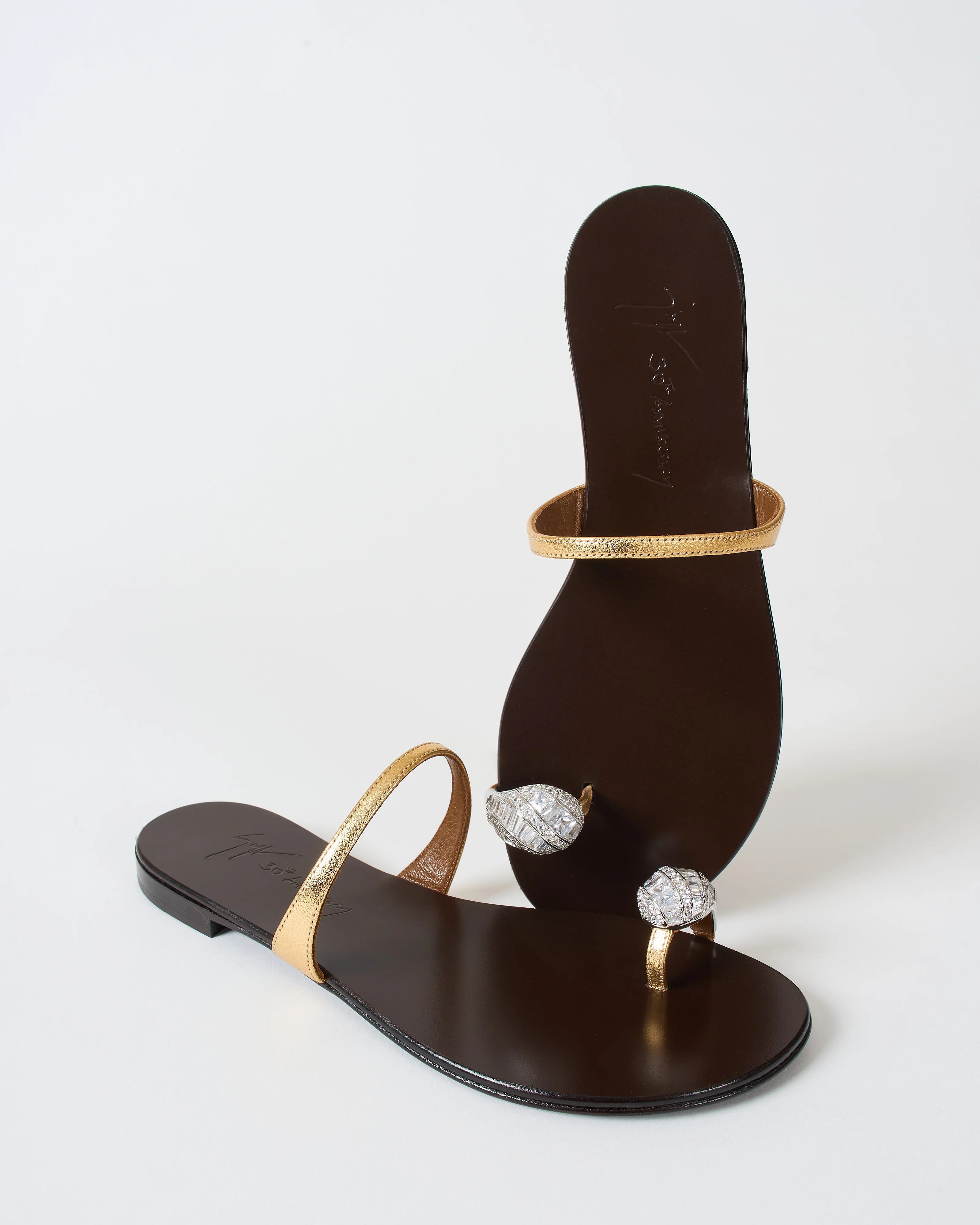 flat sandal w/ toe ring - Image 5