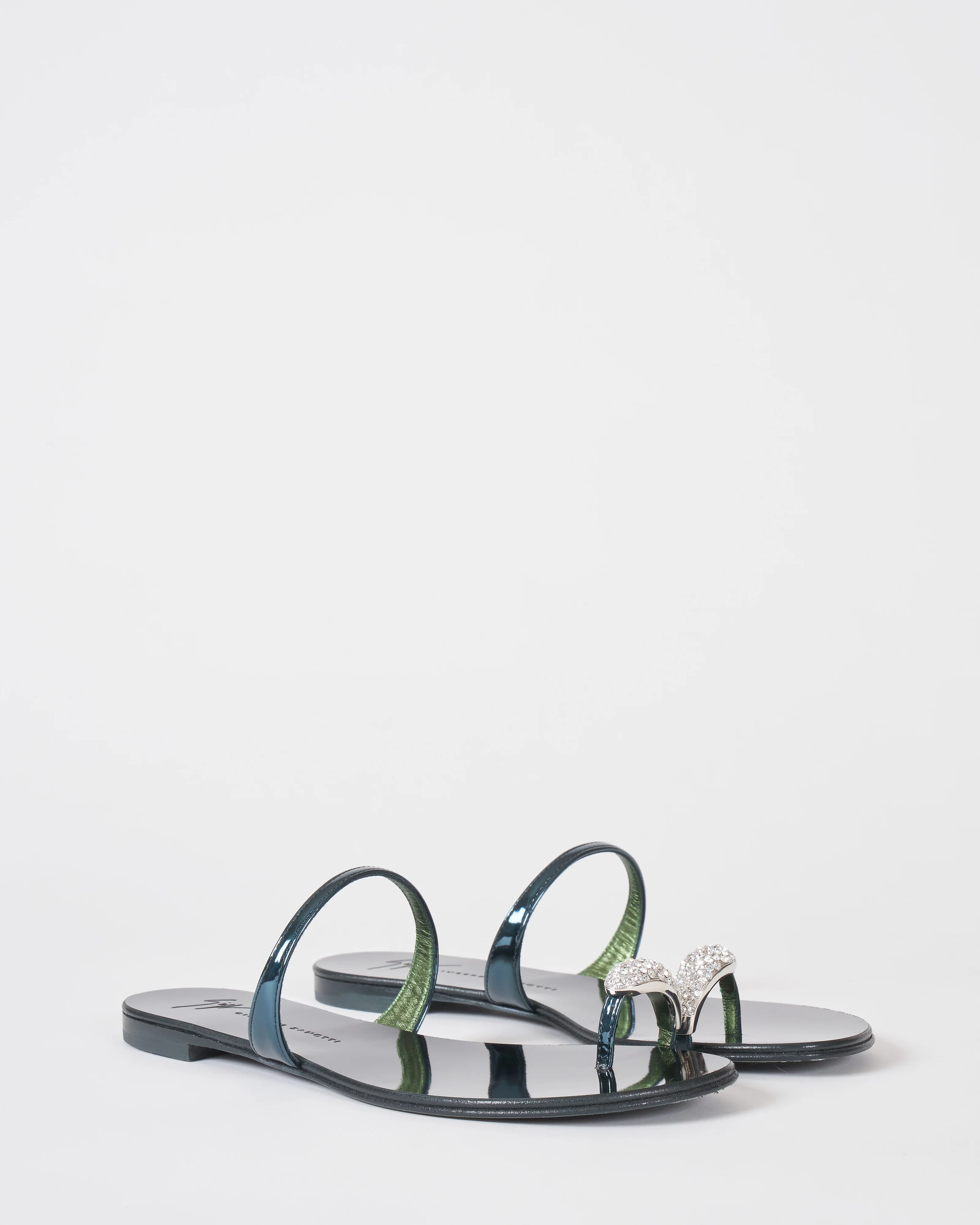 flat sandal with toe ring - Image 3