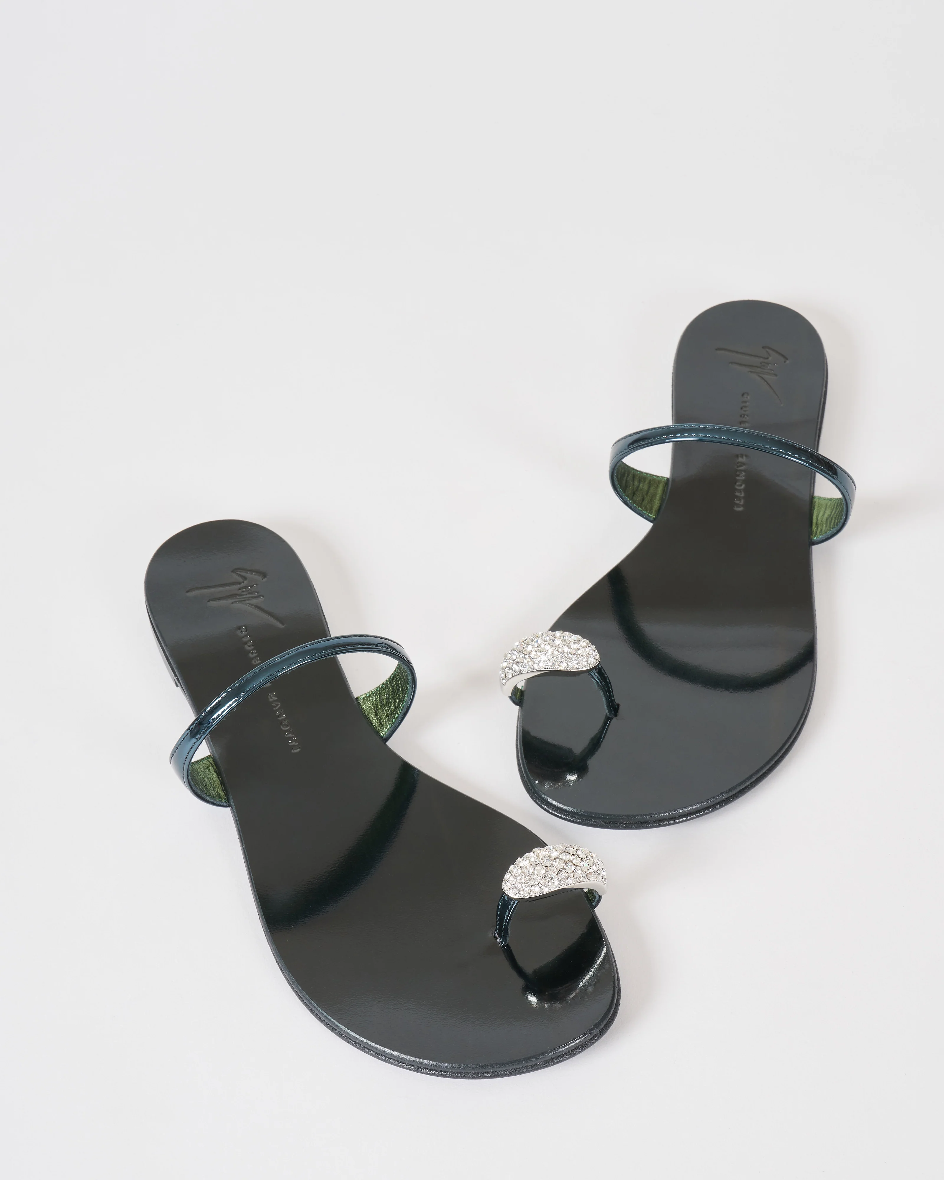 flat sandal with toe ring - Image 4