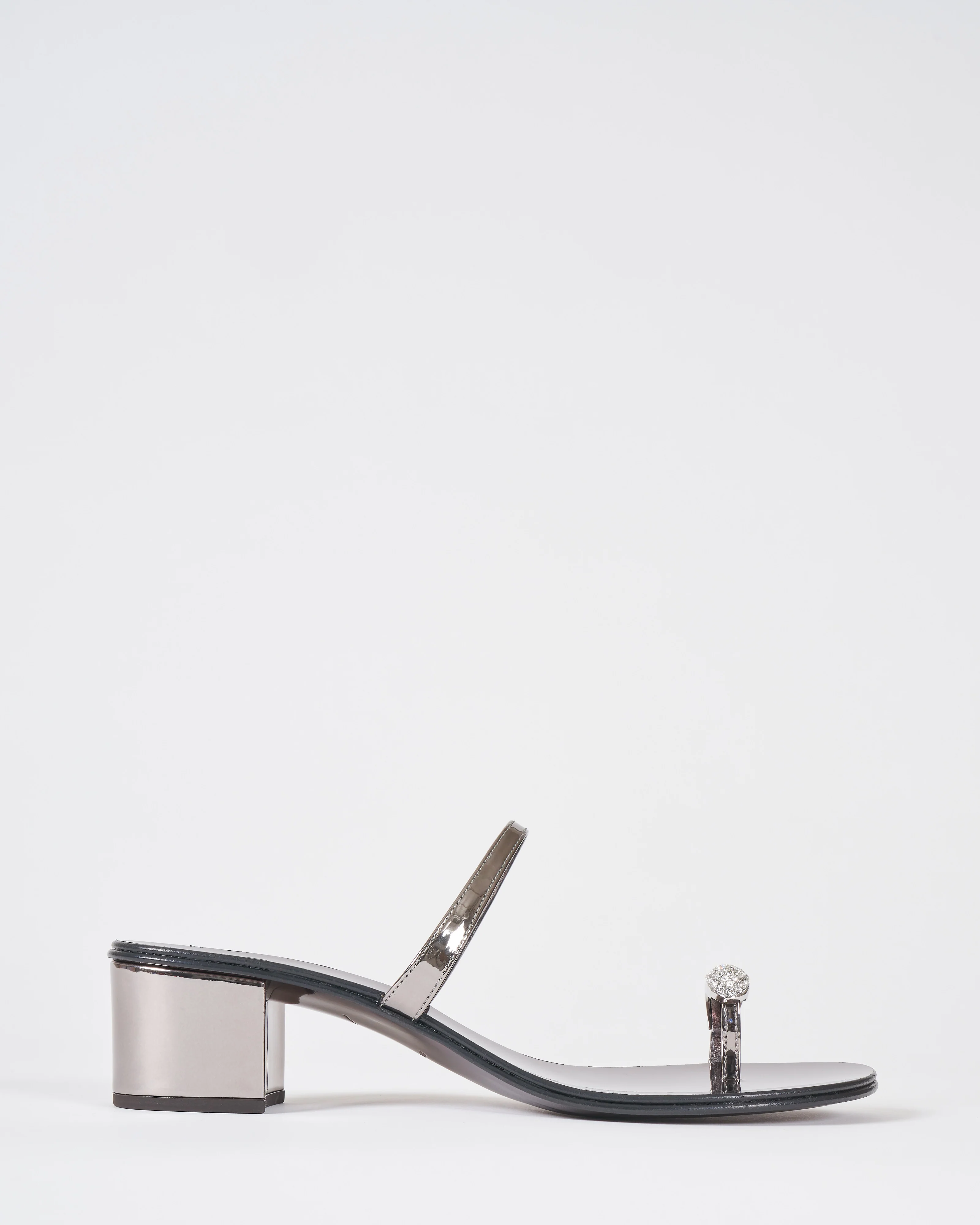 heeled sandal with toe ring - Image 2