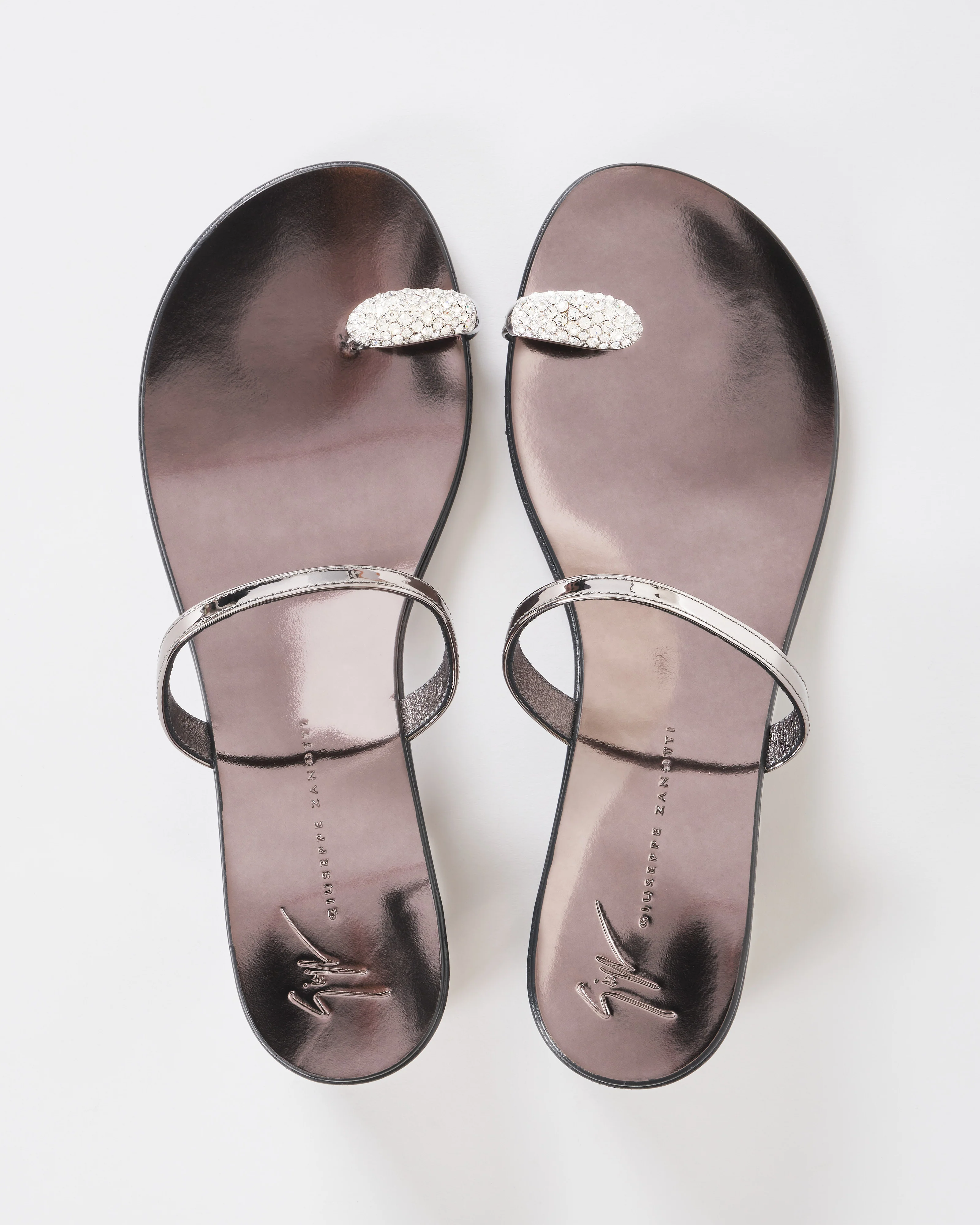 heeled sandal with toe ring - Image 3