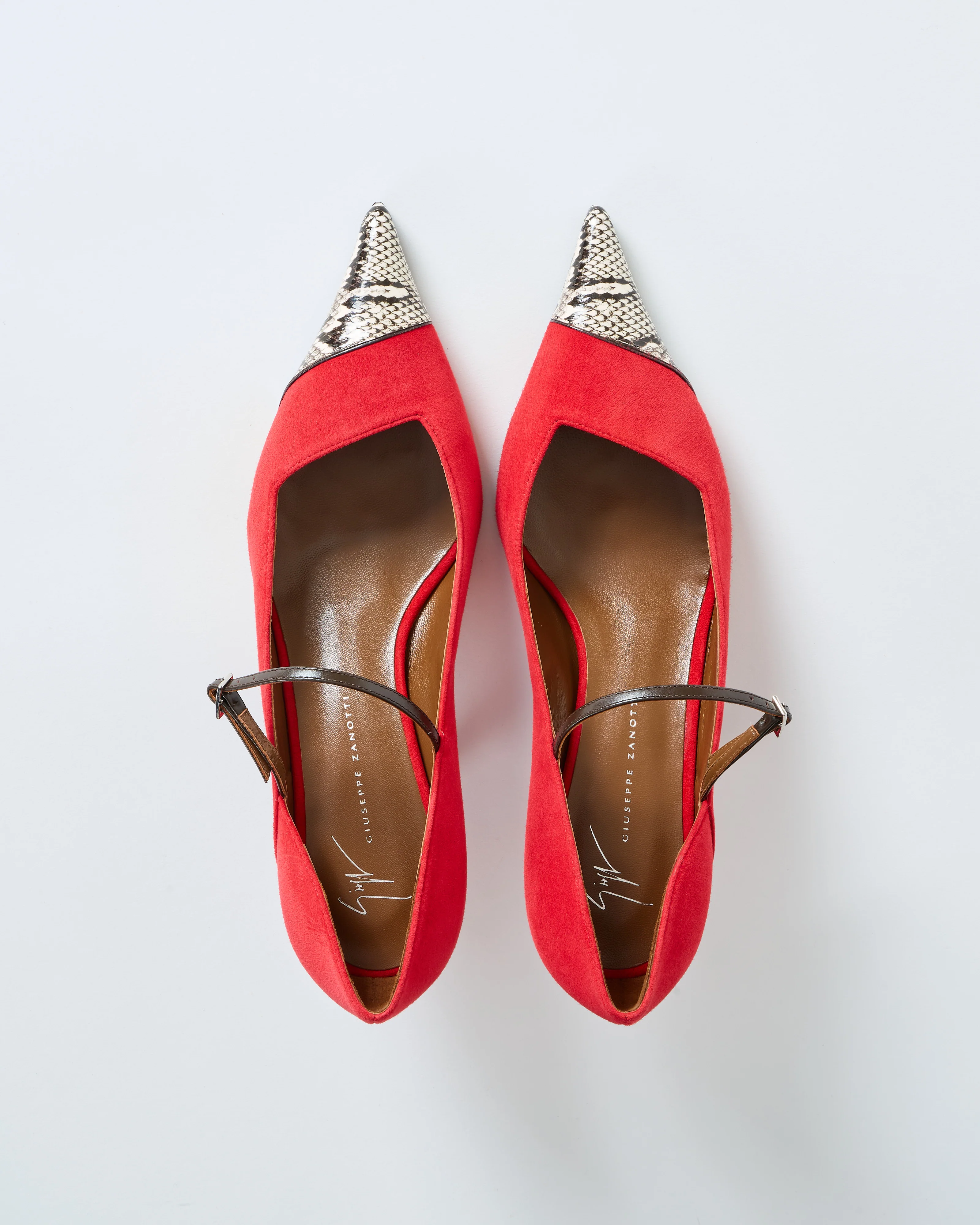 raquel heel - Image 2