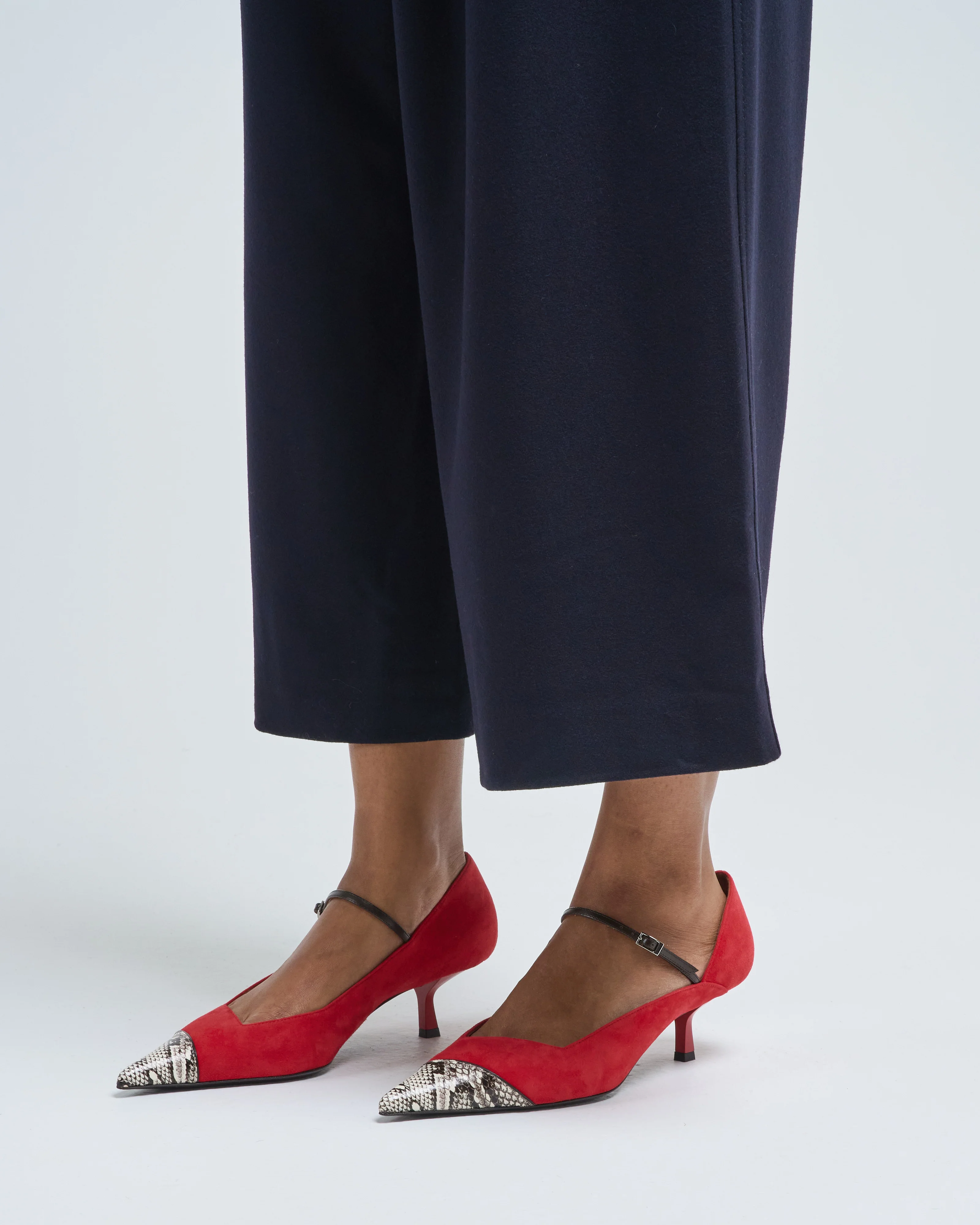 raquel heel - Image 5