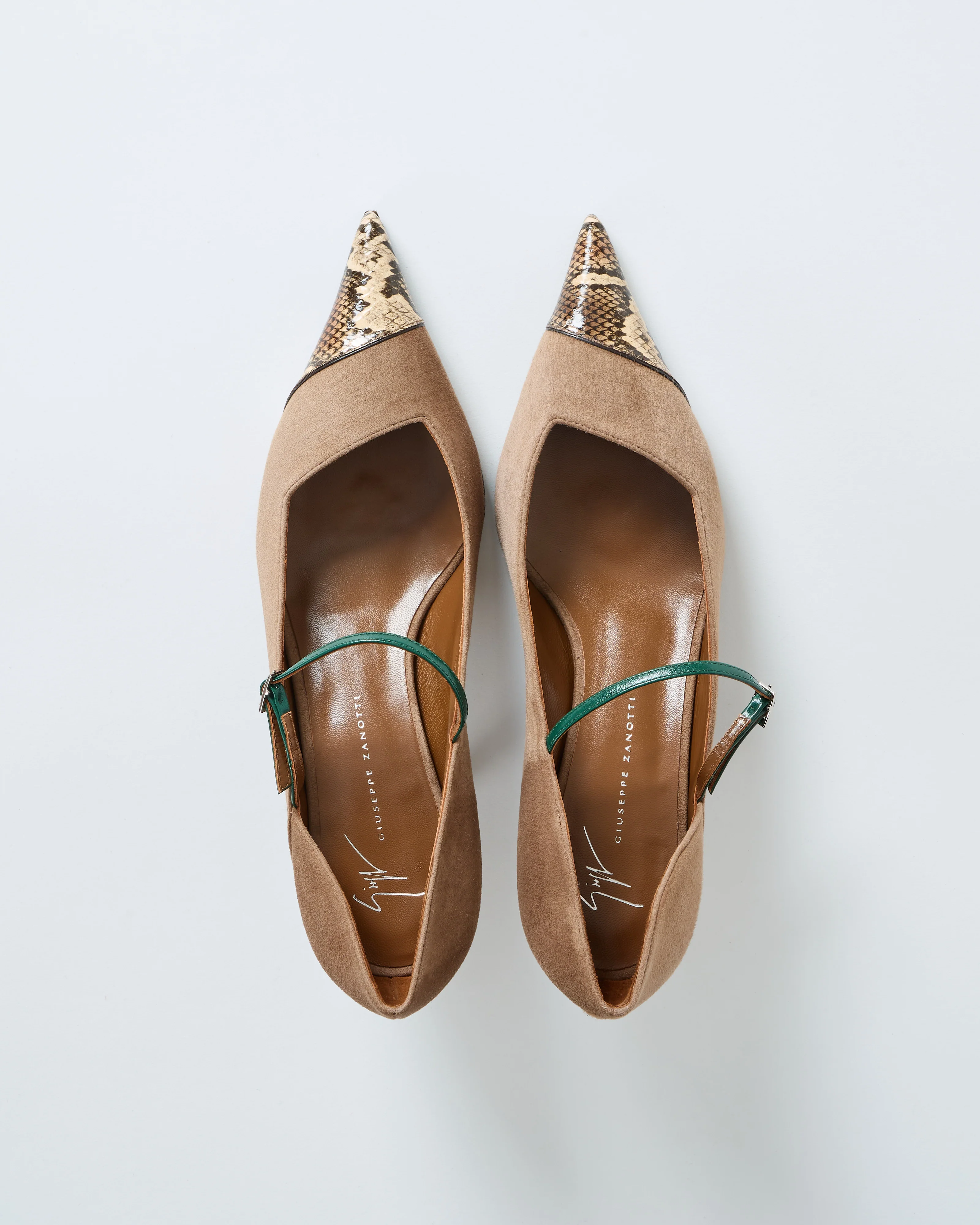 raquel heel - Image 2