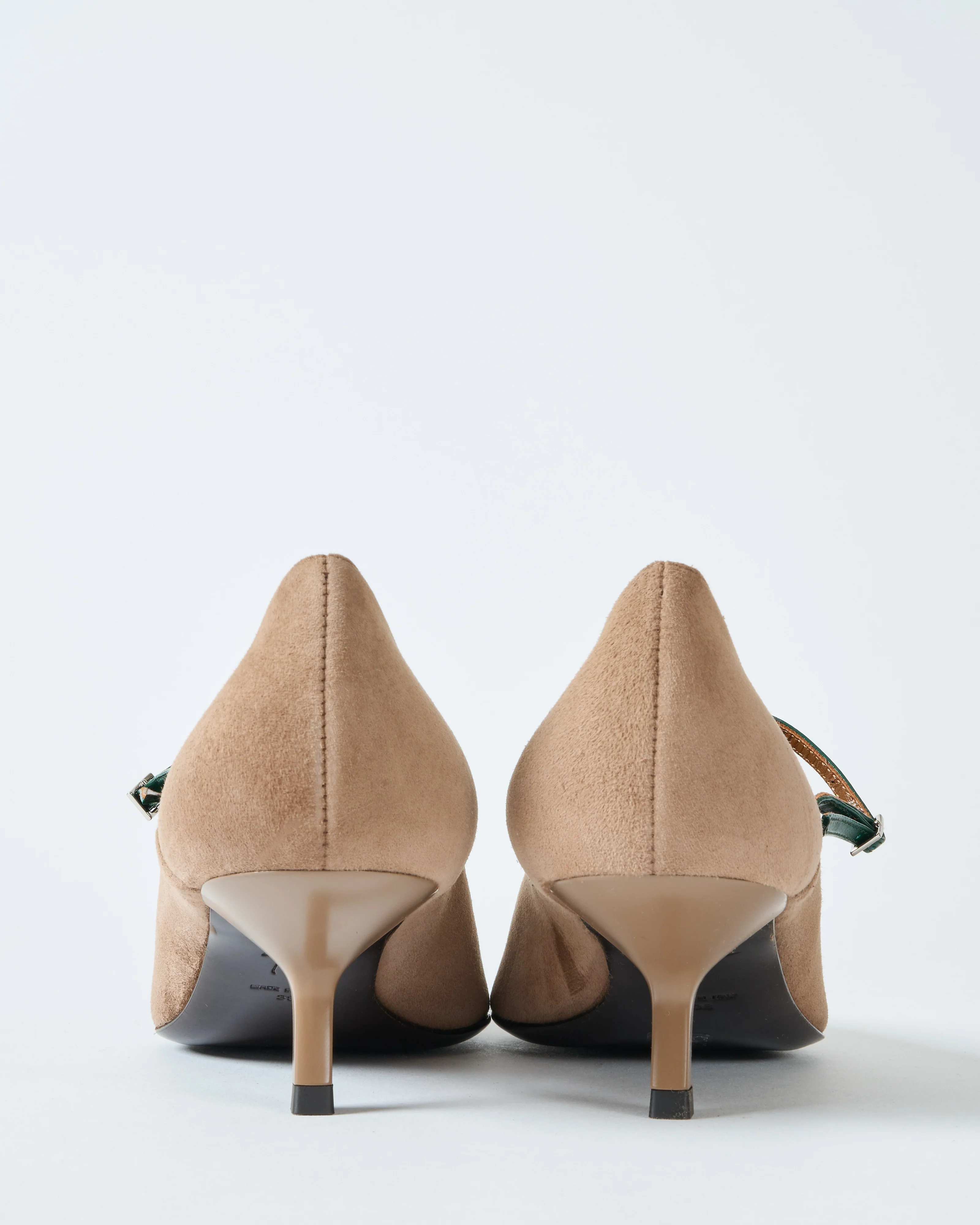 raquel heel - Image 4