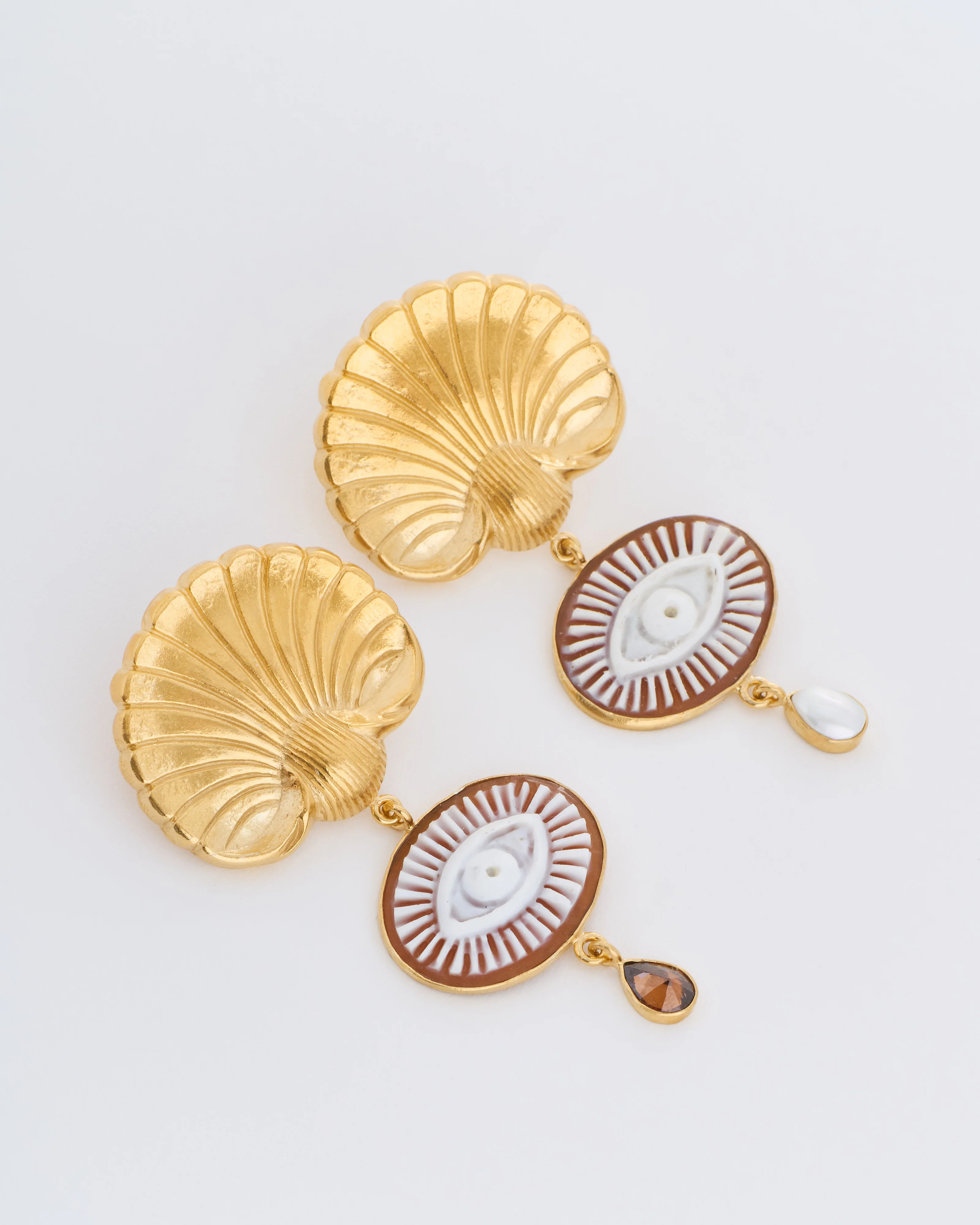 shell & cameo eye earrings - Image 2