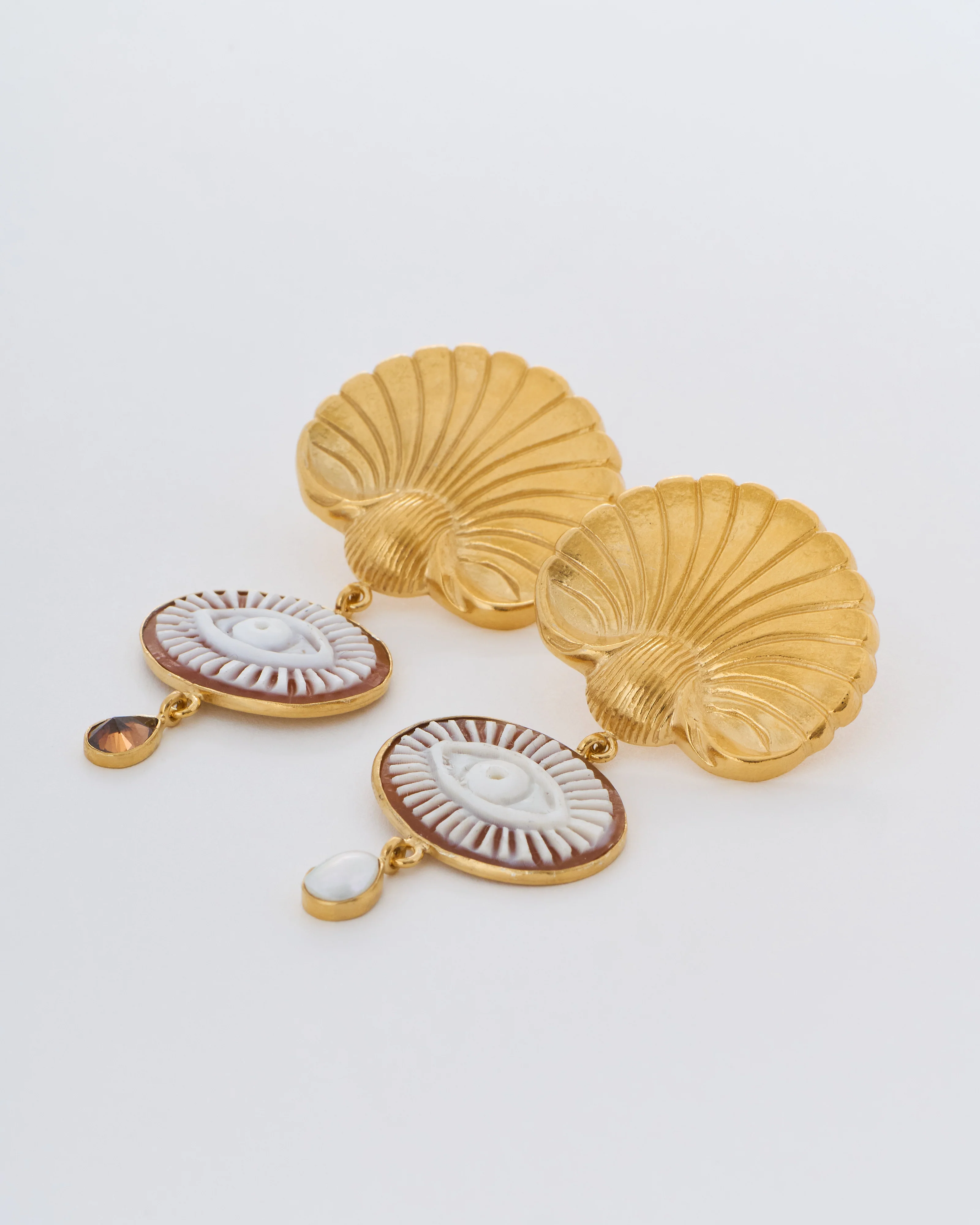 shell & cameo eye earrings - Image 3
