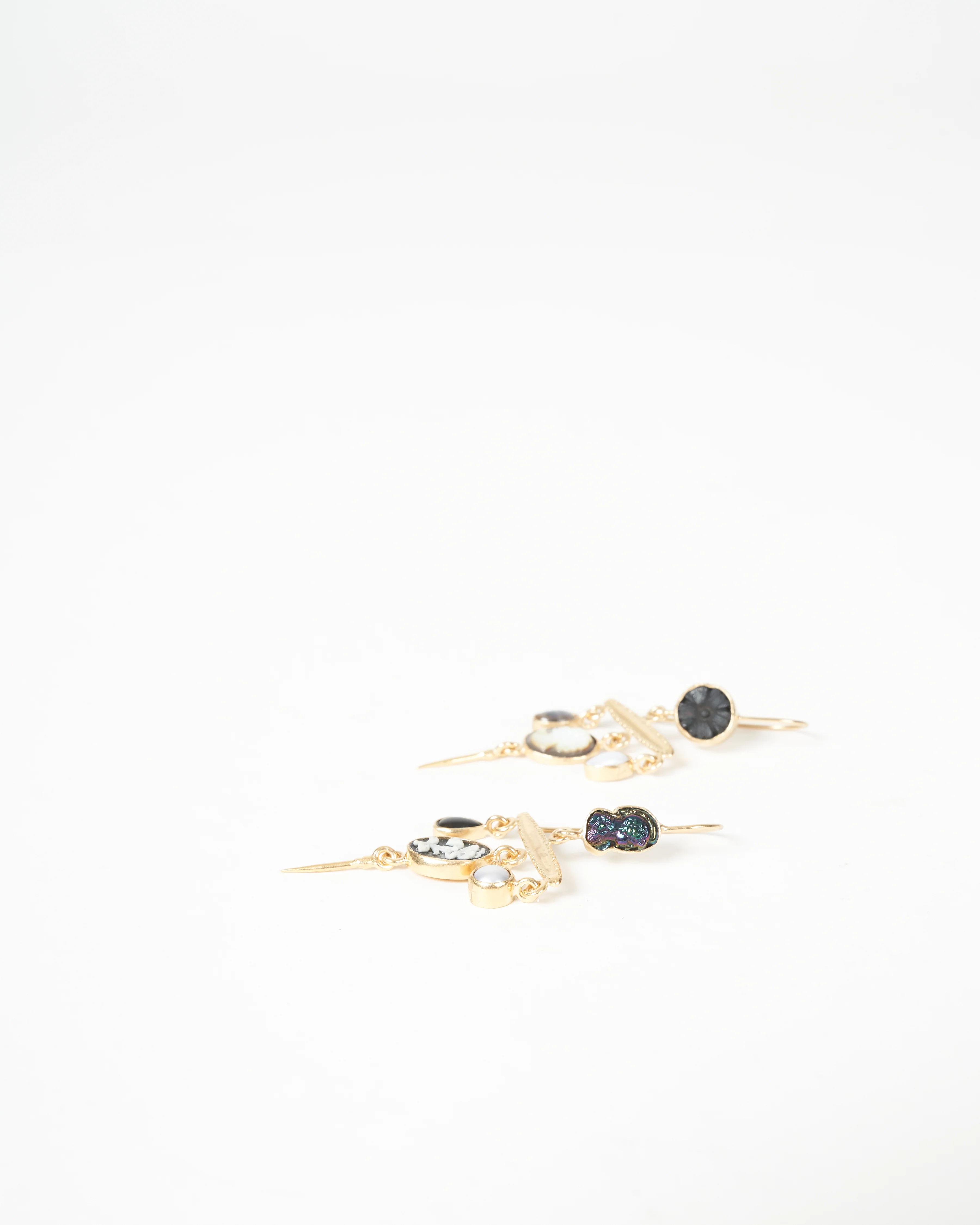 victorian pin drop earring - black and white - Image 2