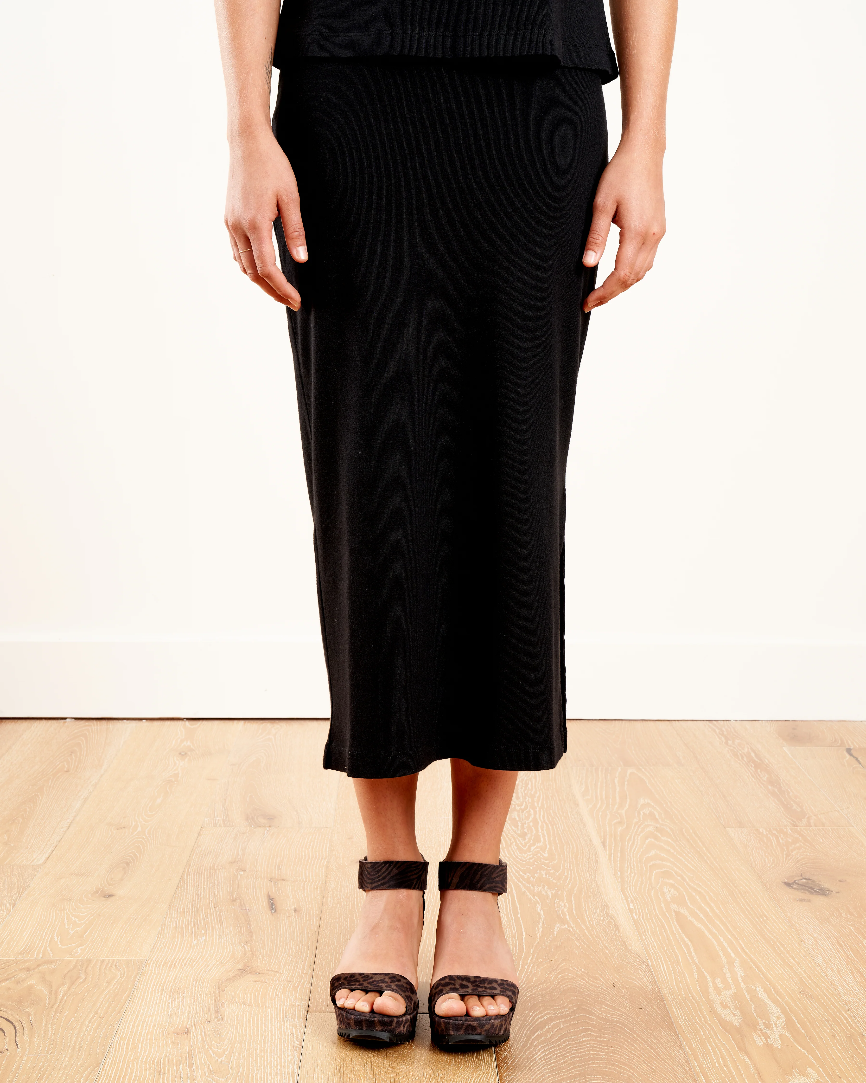 long skirt w/side slit - black - Image 3