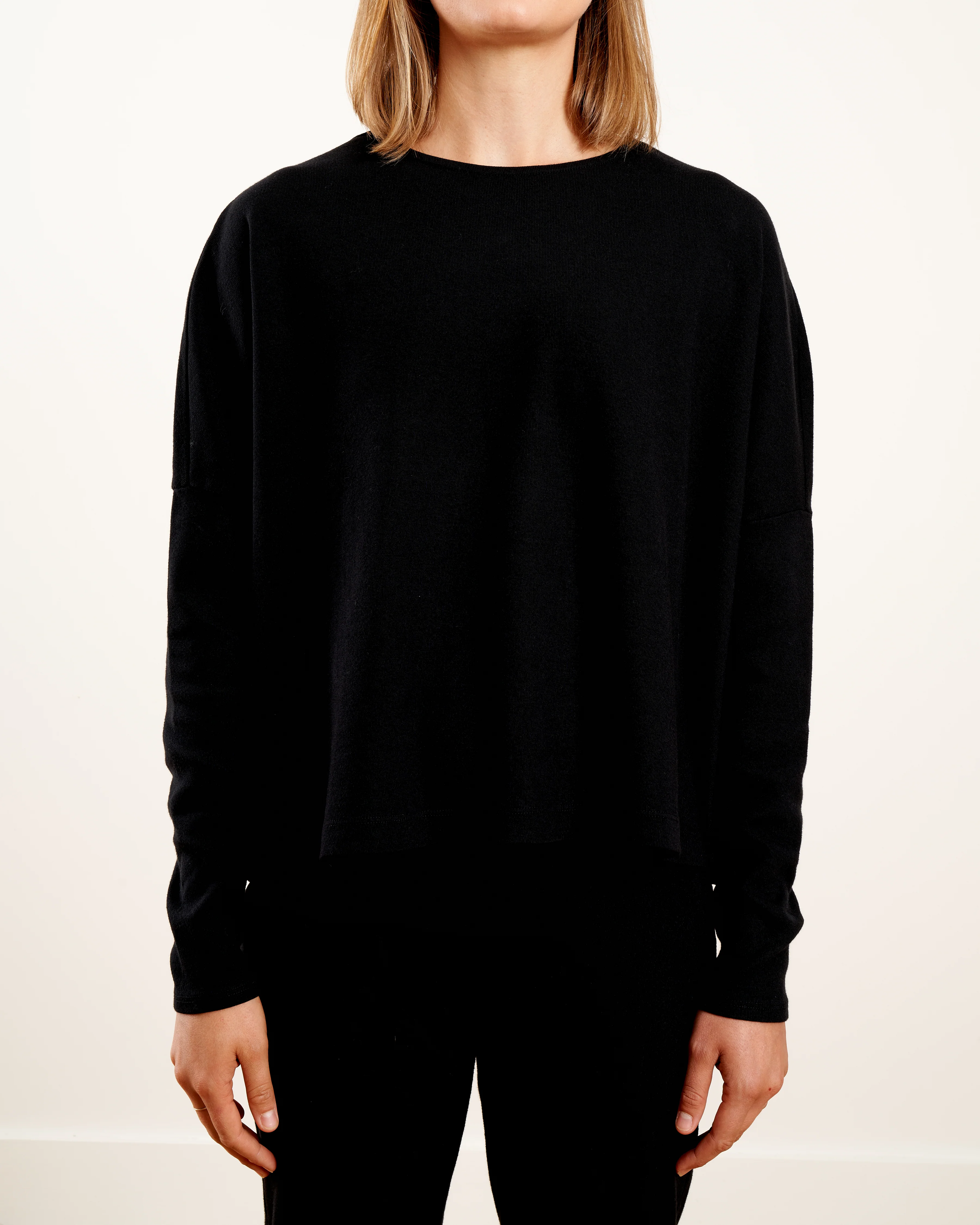 oversized cropped pullover - black - Image 3
