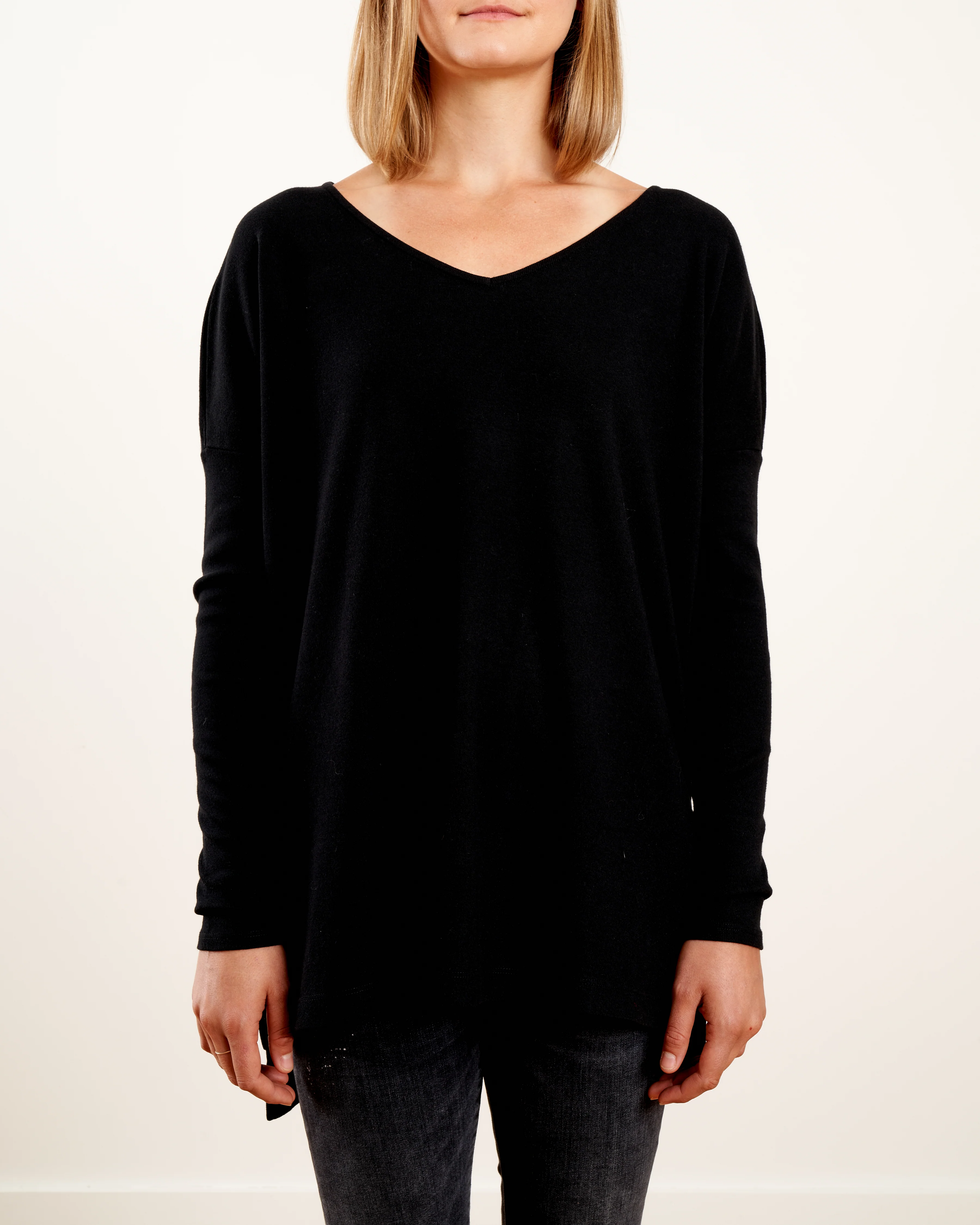 oversized cropped v-neck tunic - black - Image 3