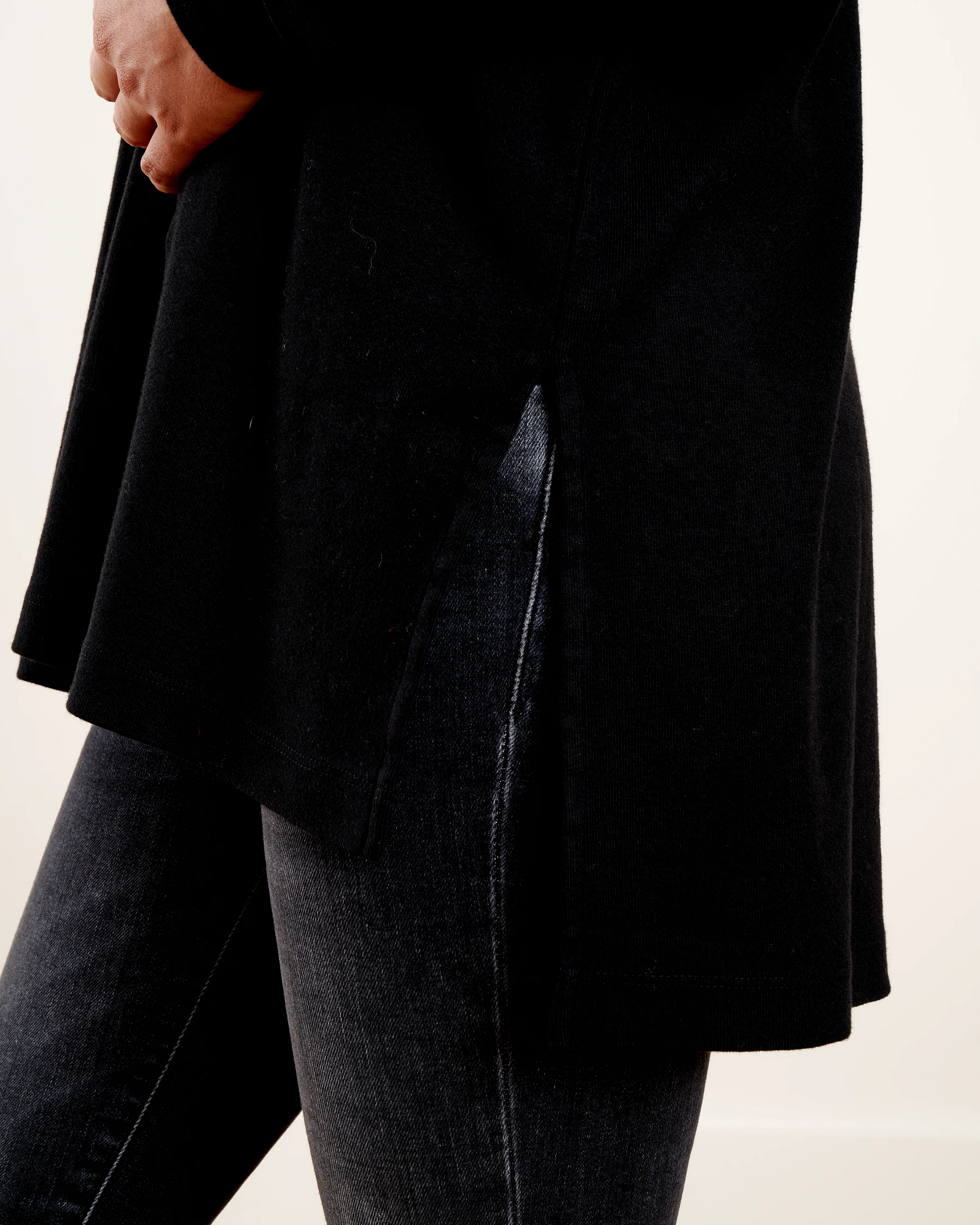 oversized cropped v-neck tunic - black - Image 6