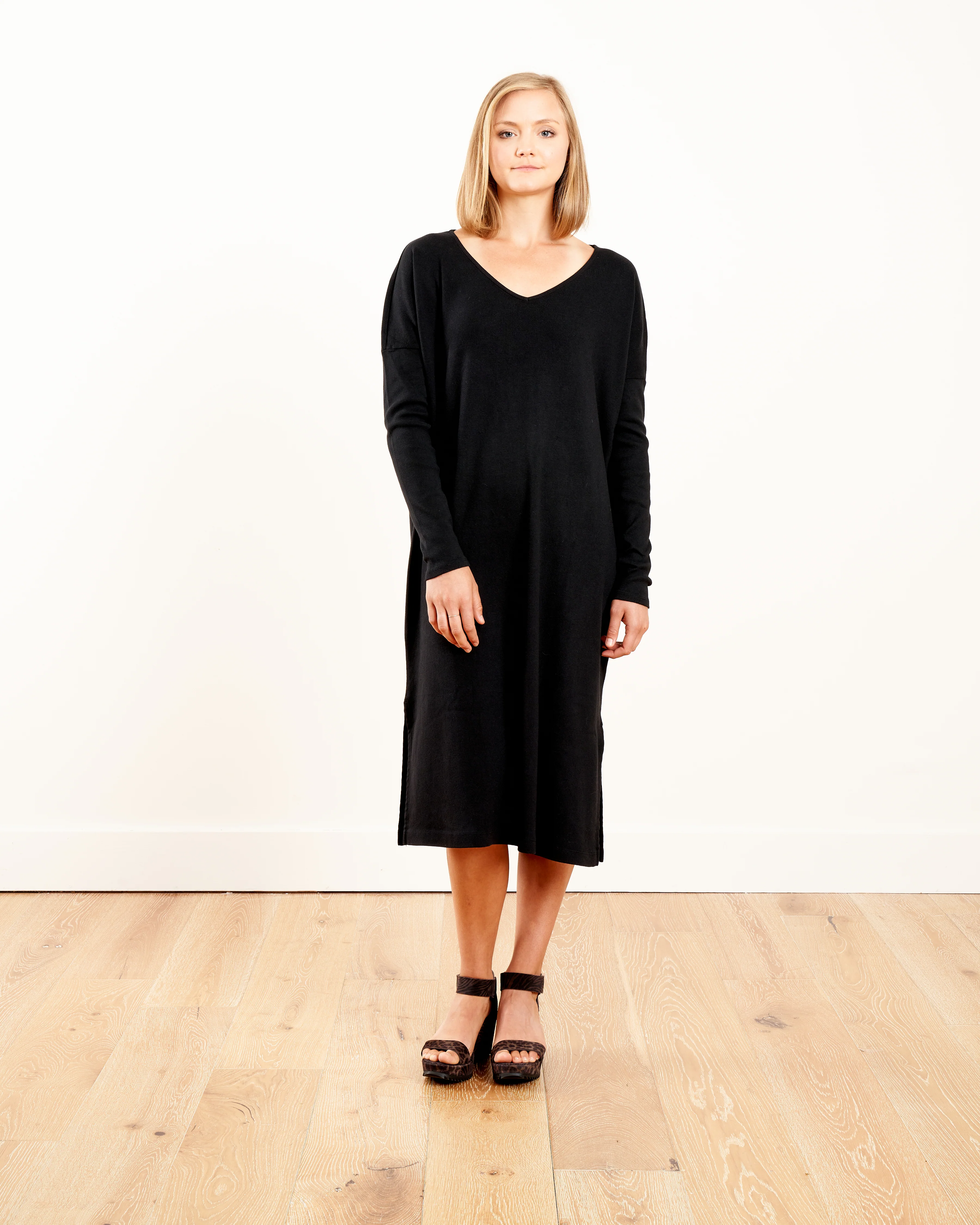 oversized v-neck dress - black - Image 2