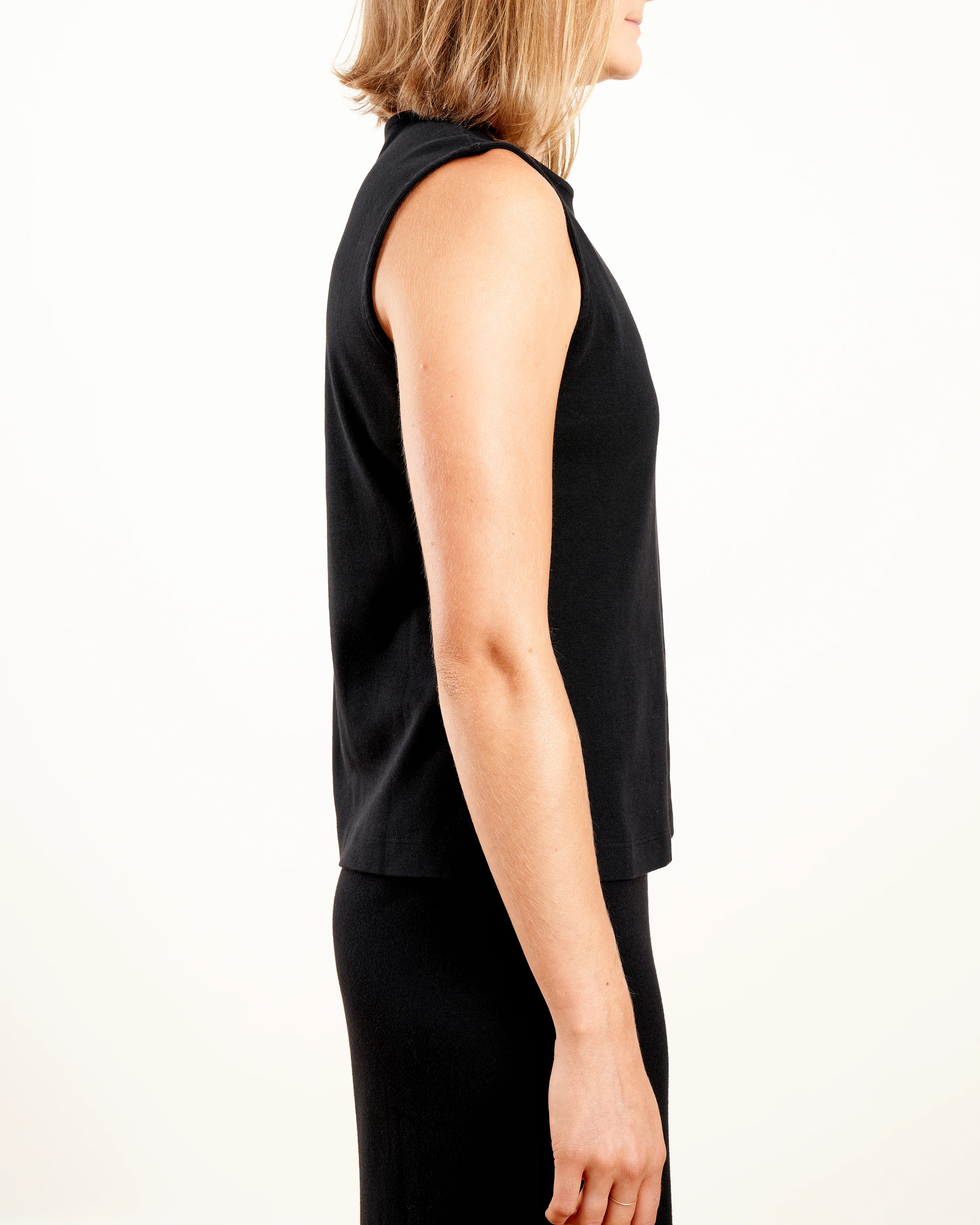 sleeveless top - black - Image 4