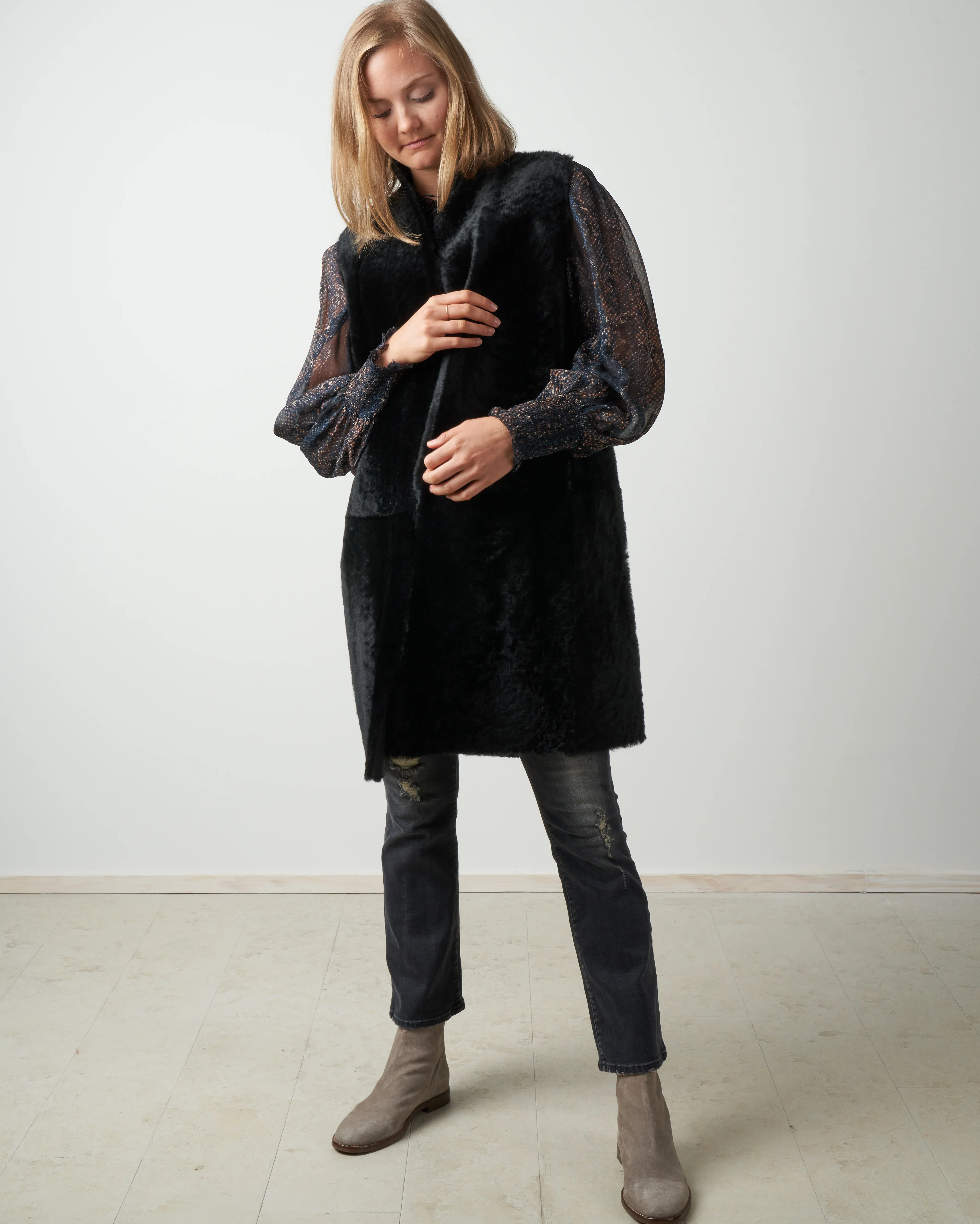 back knit and shearling crombie gilet - black - Image 2