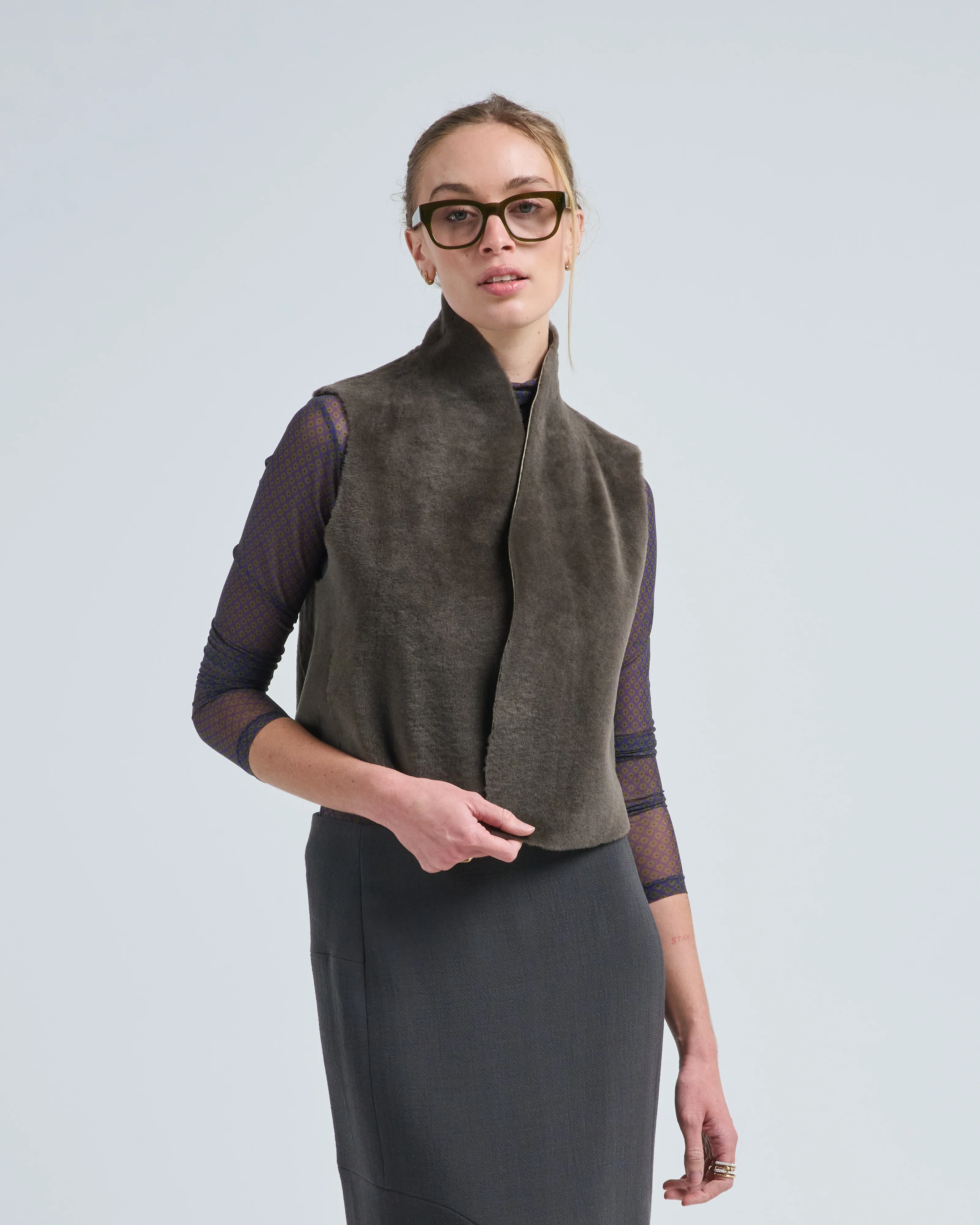 cropped natural edge shearling gilet - Image 3