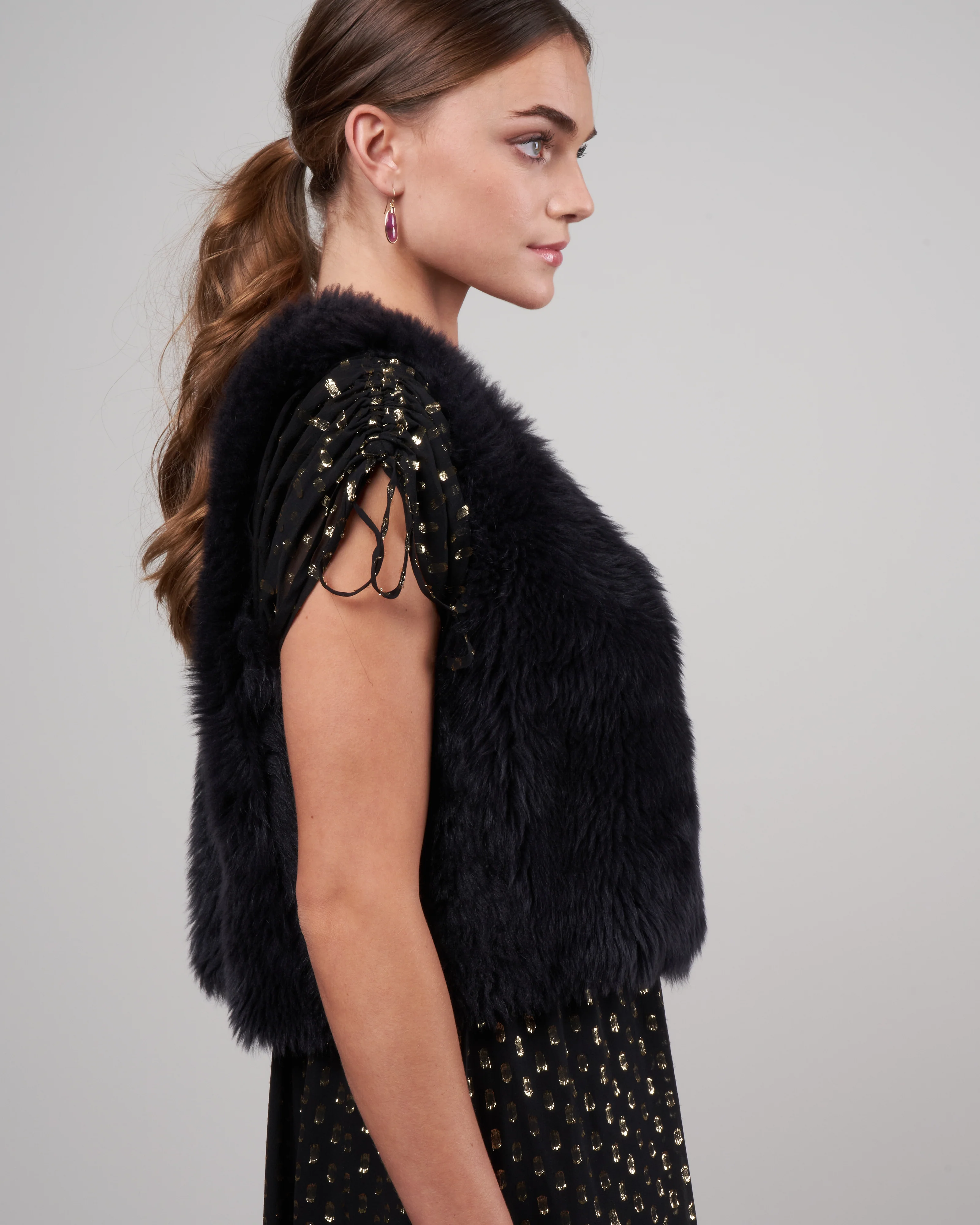 curly toscana cropped vneck gilet - black - Image 4