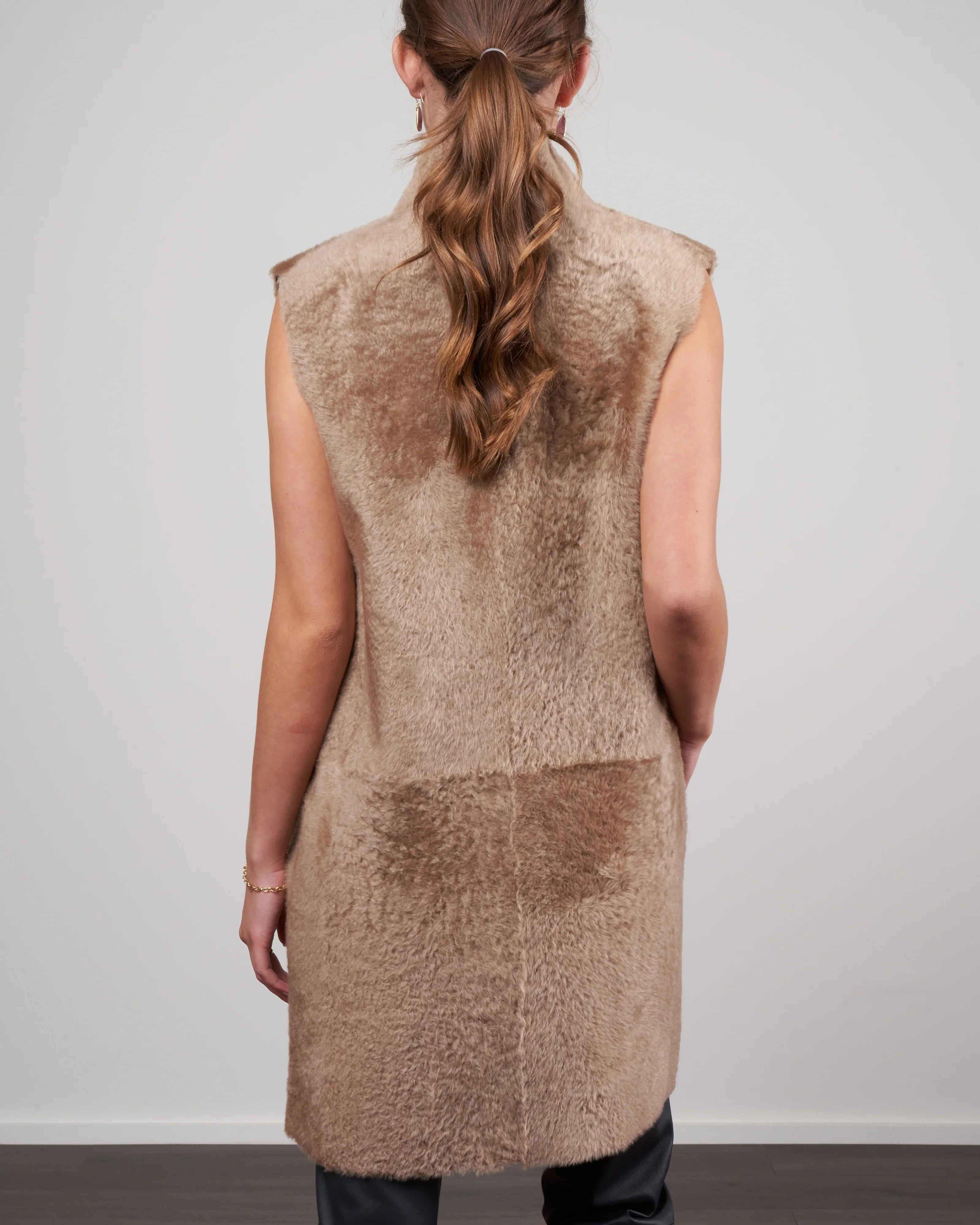 merinillo stand collar shearling gilet - camel - Image 4