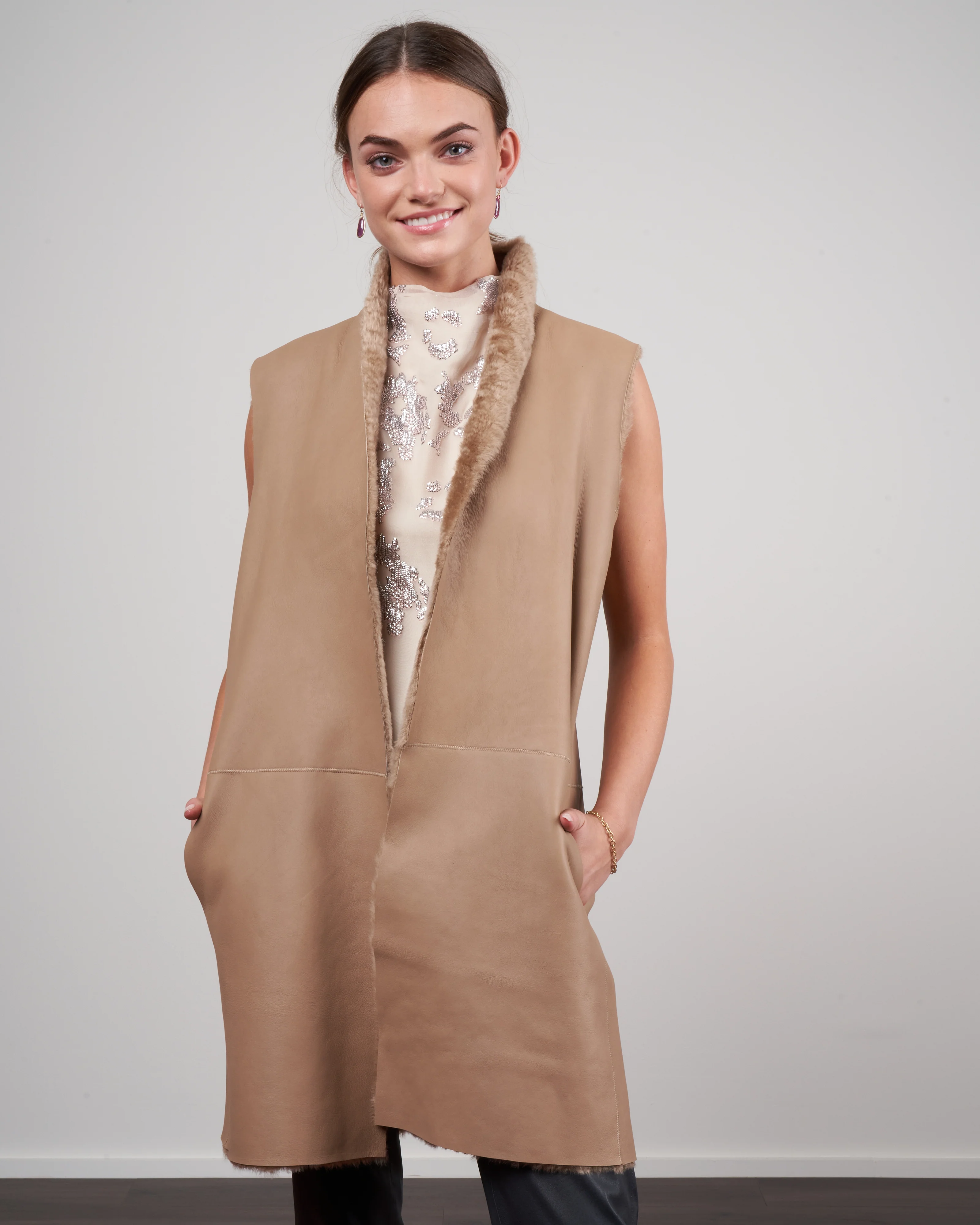 merinillo stand collar shearling gilet - camel - Image 6