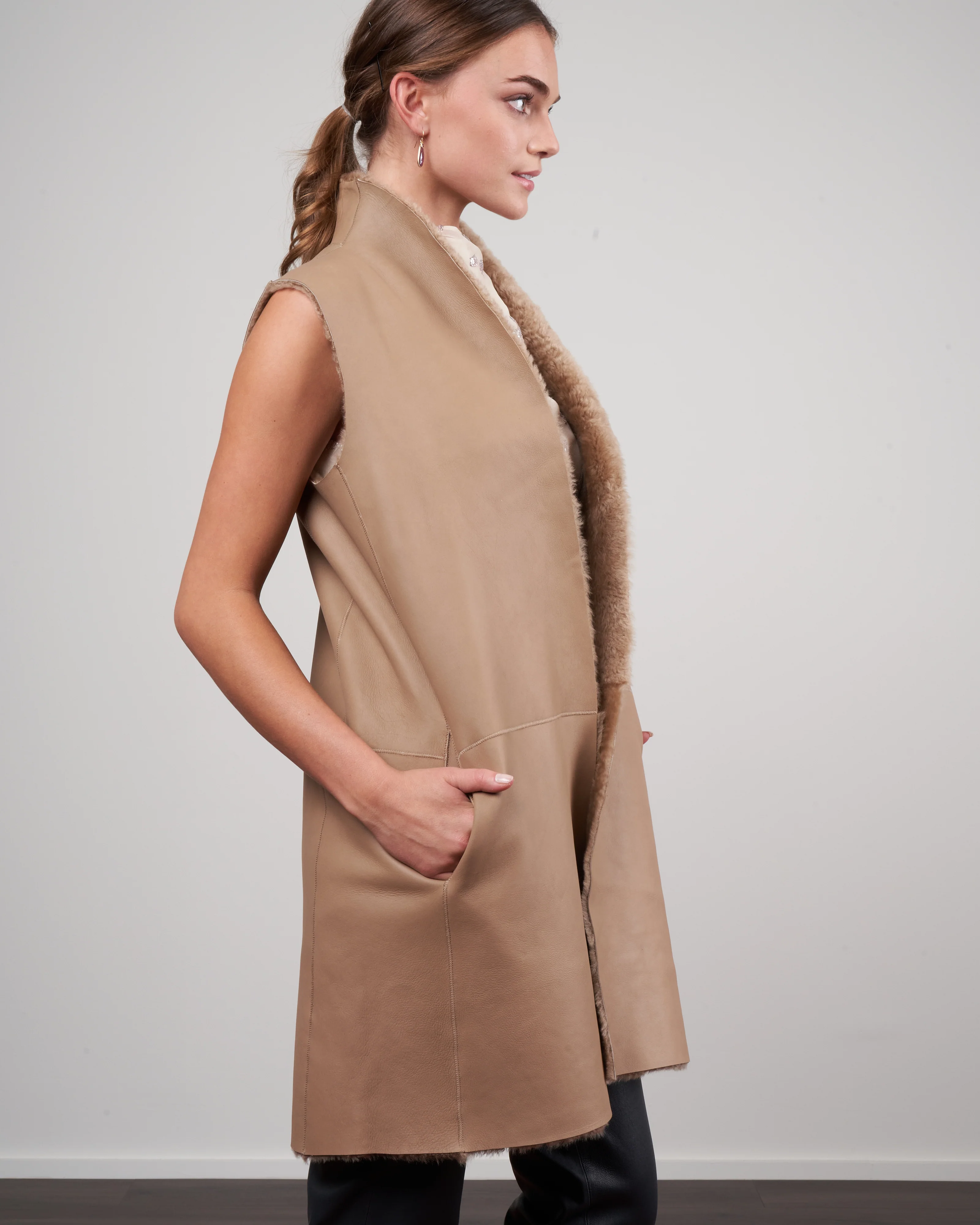 merinillo stand collar shearling gilet - camel - Image 7