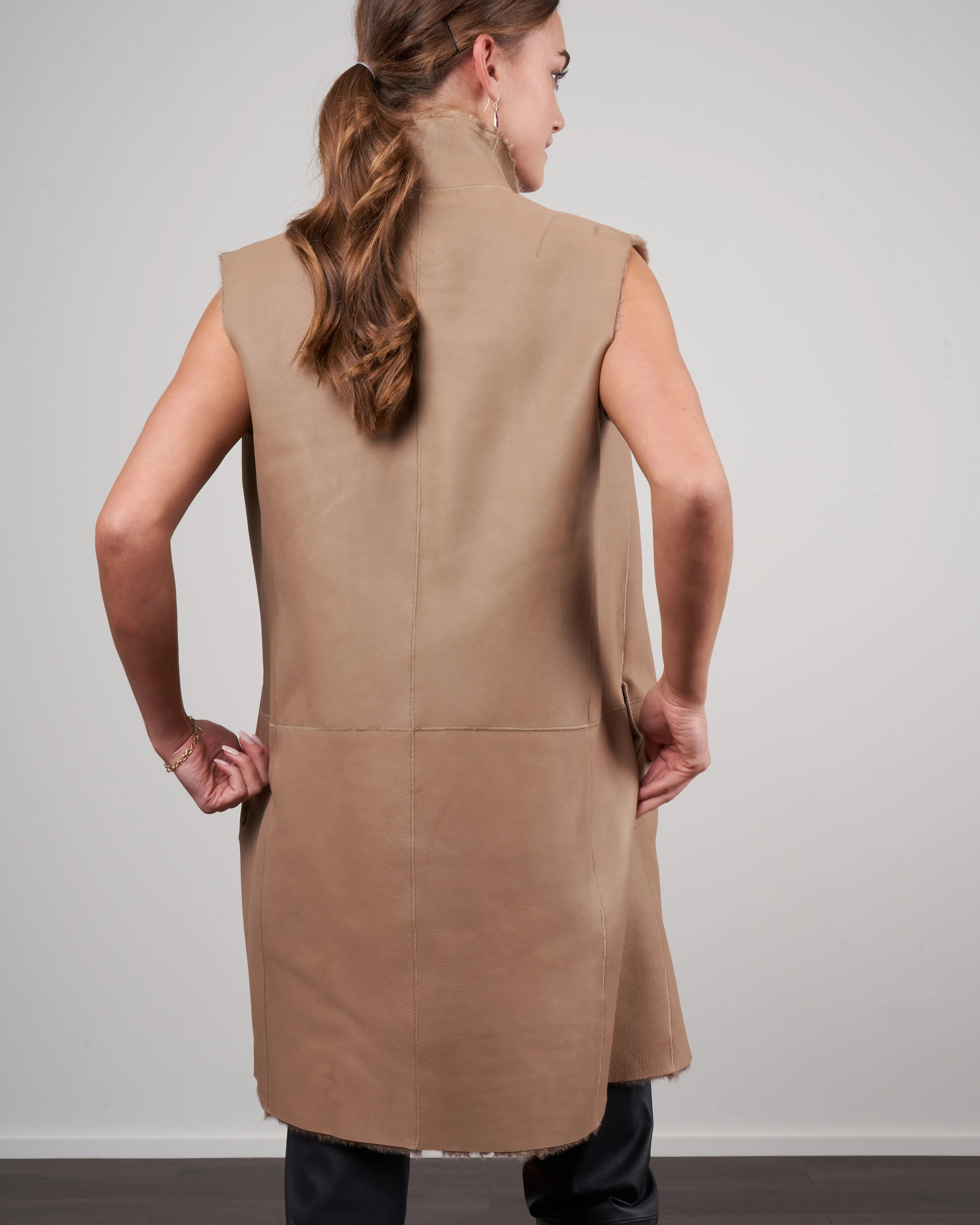 merinillo stand collar shearling gilet - camel - Image 8