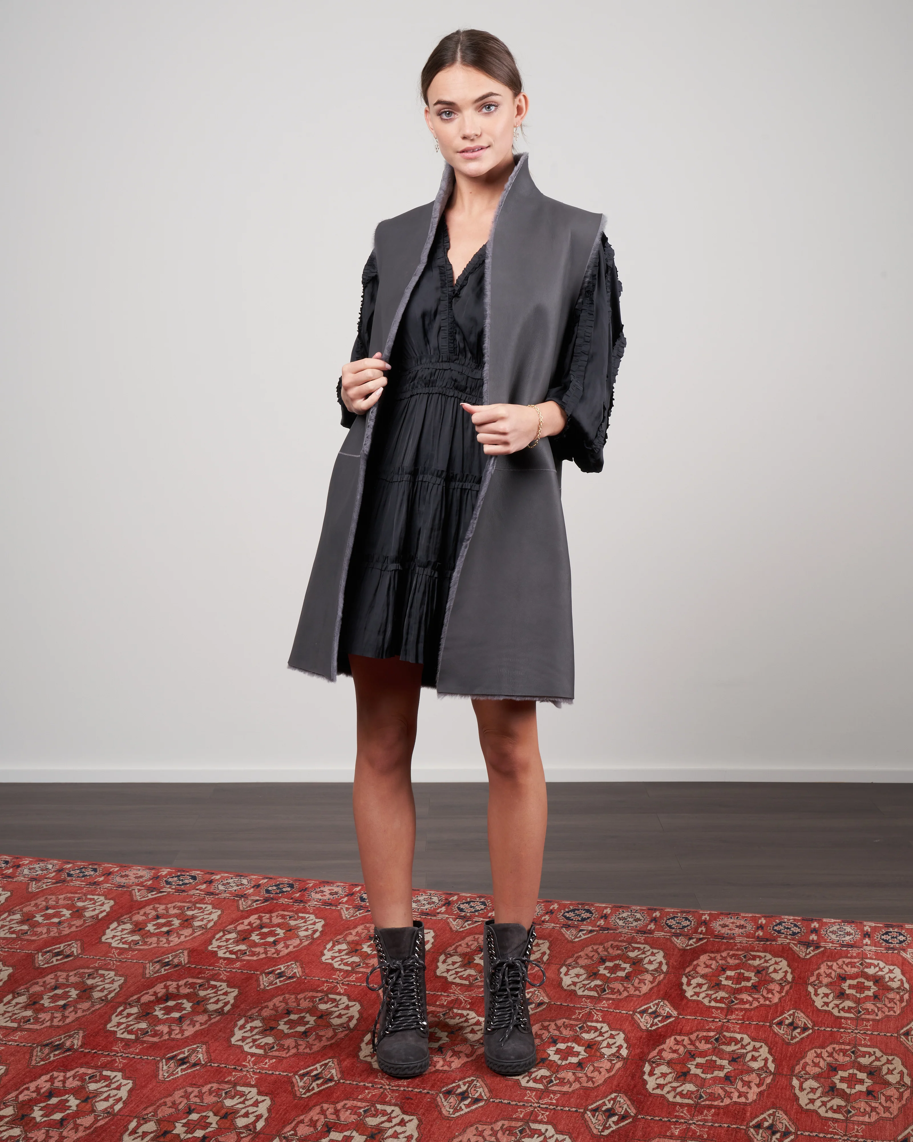 merinillo stand collar shearling gilet - grey - Image 5