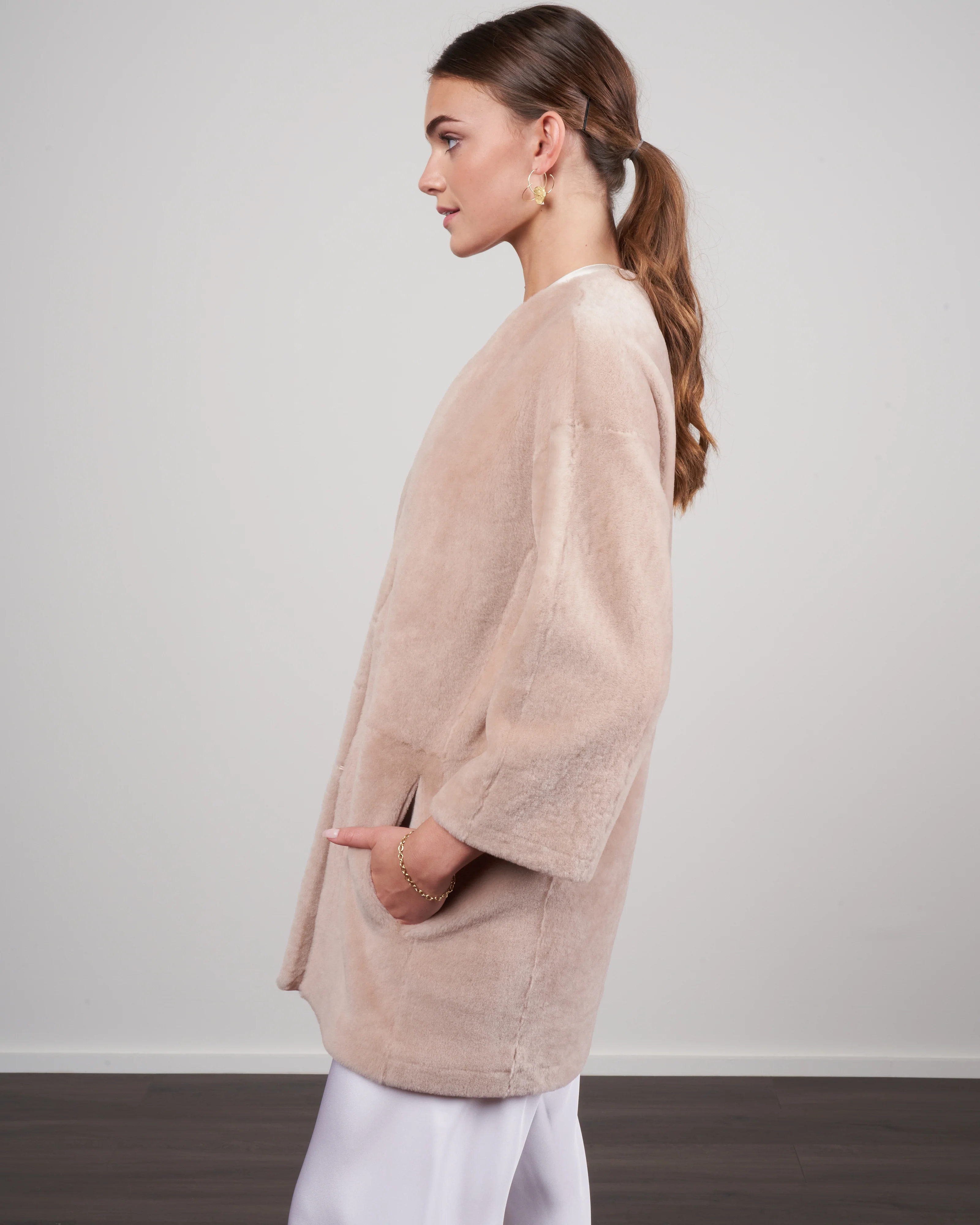 merino v-neck short shearling cardigan - beige - Image 3