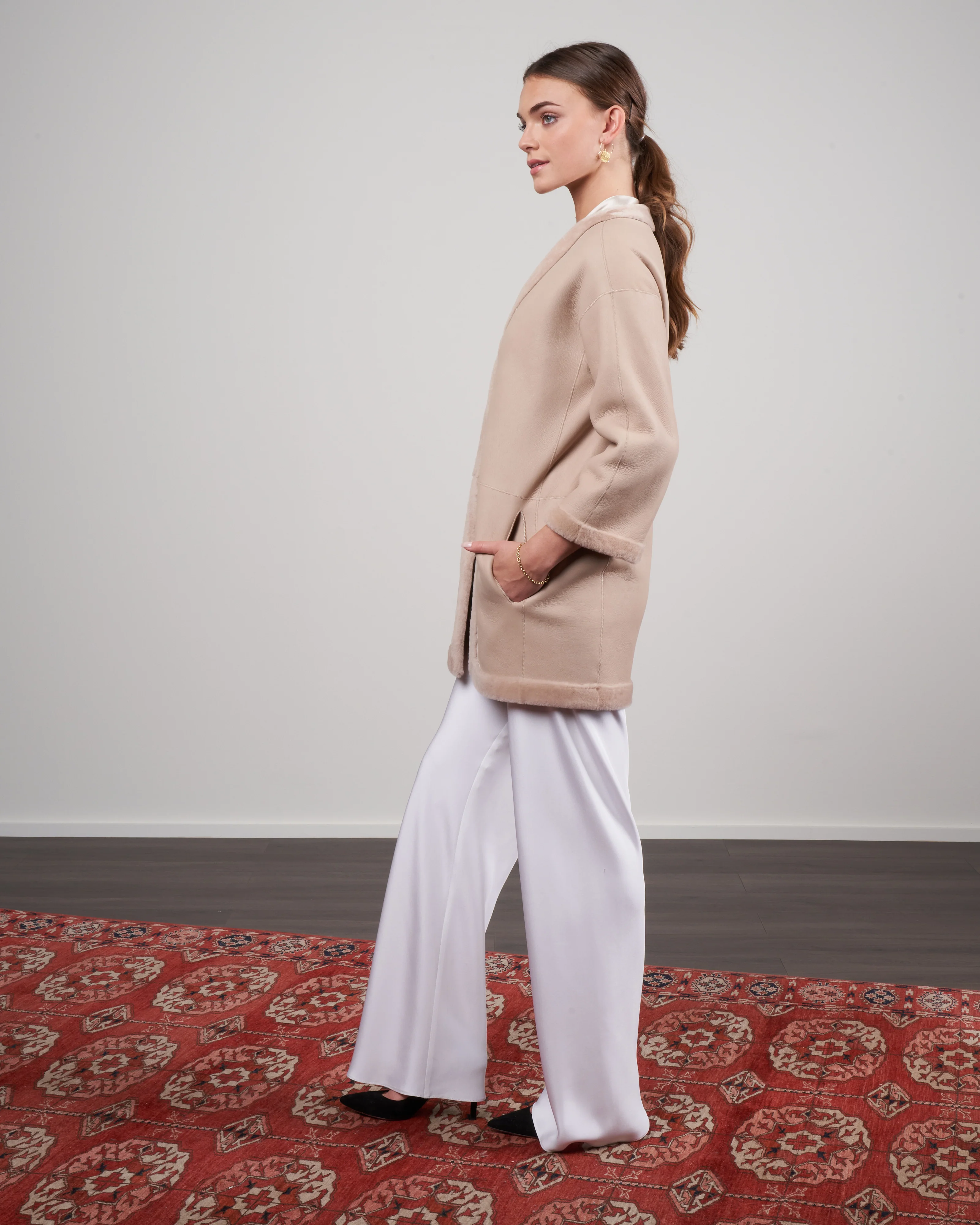 merino v-neck short shearling cardigan - beige - Image 7