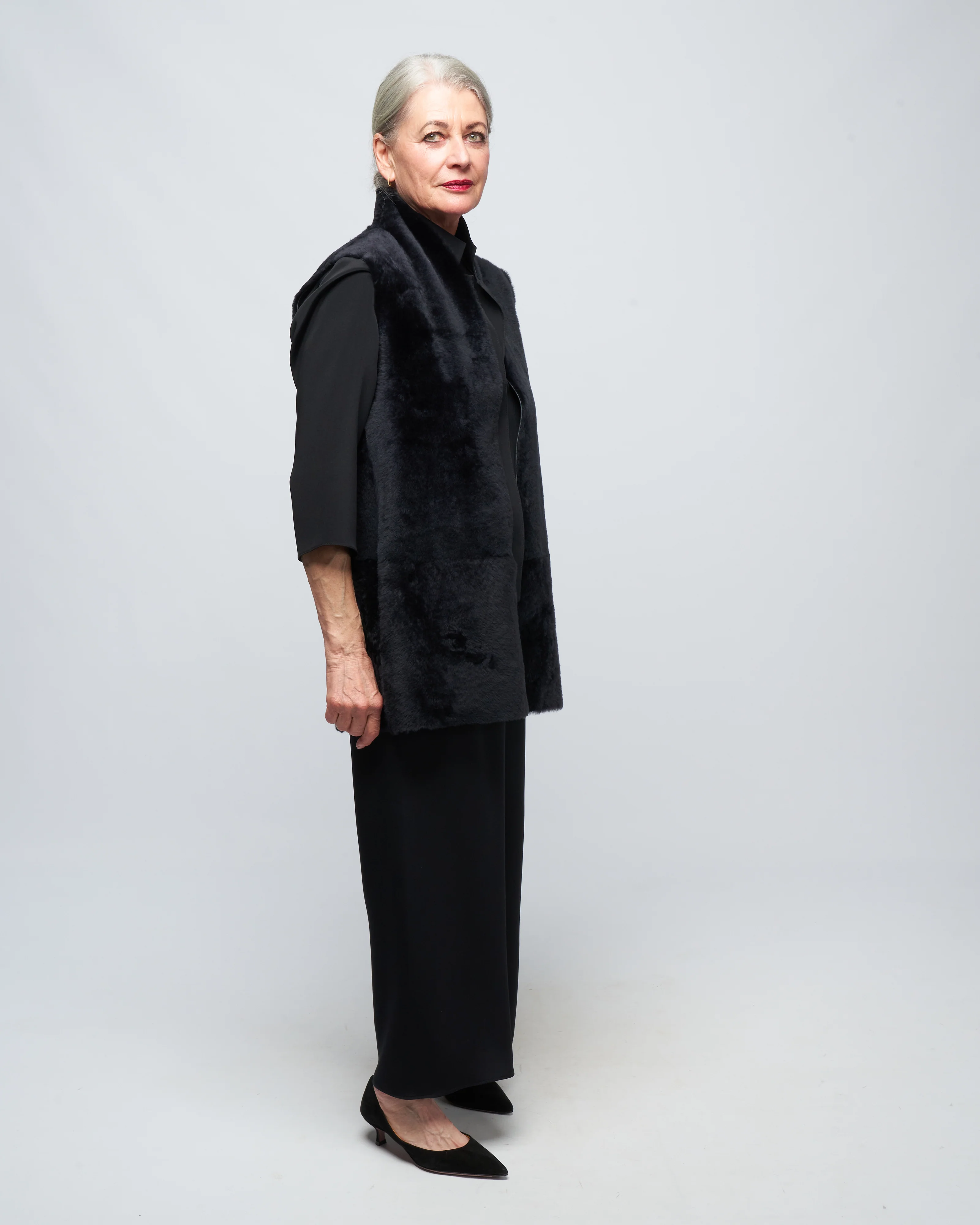 short stand collar gilet - black merinillo