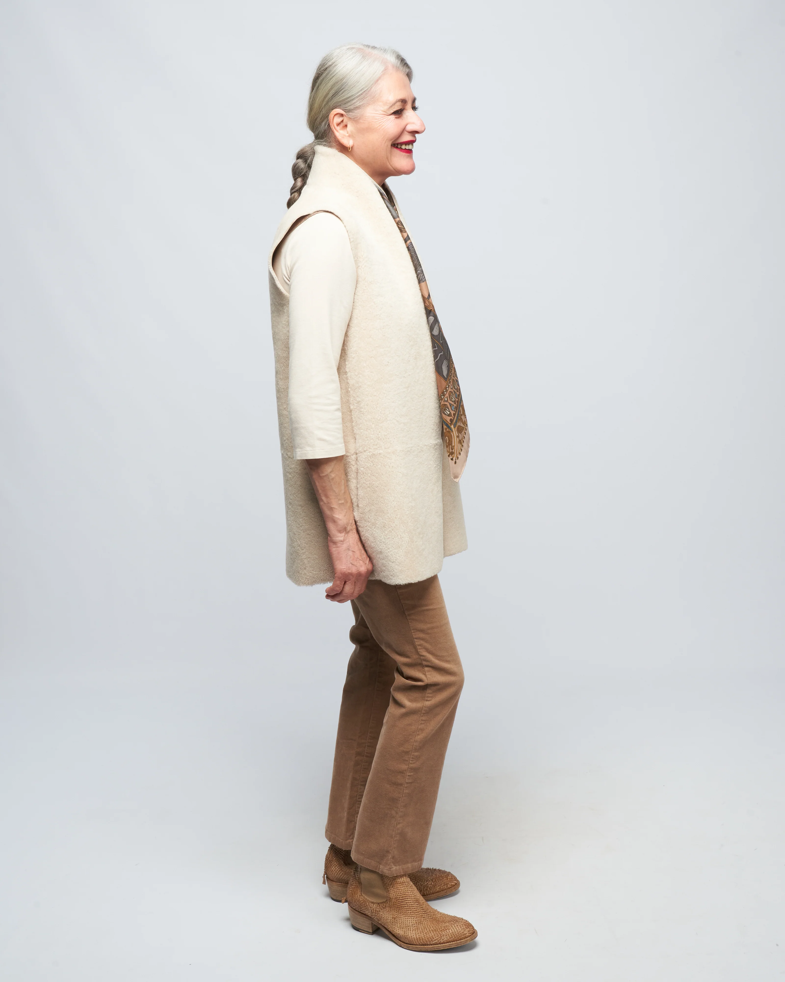 short stand collar gilet - Image 3