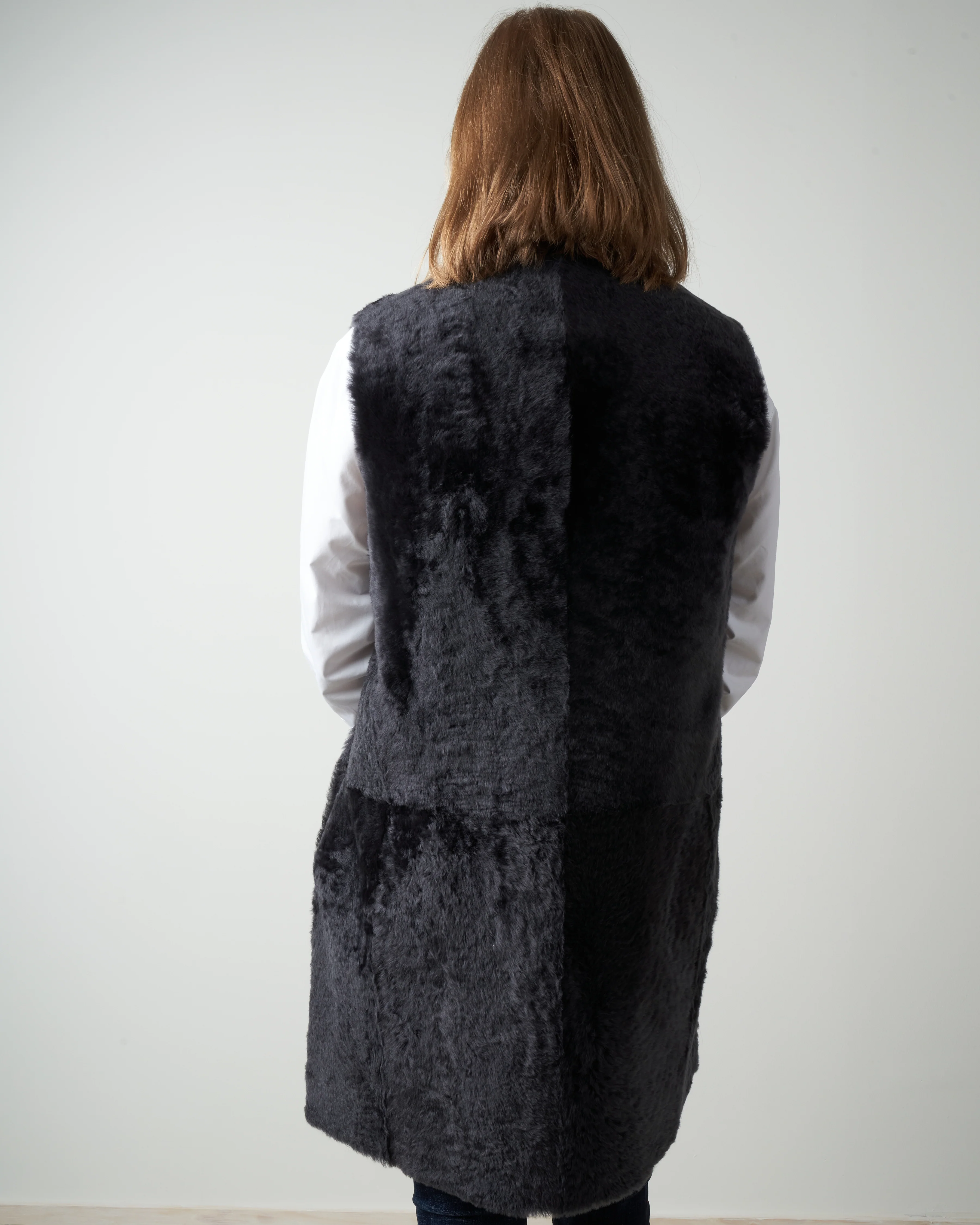 stand collar shearling gilet - graphite - Image 4