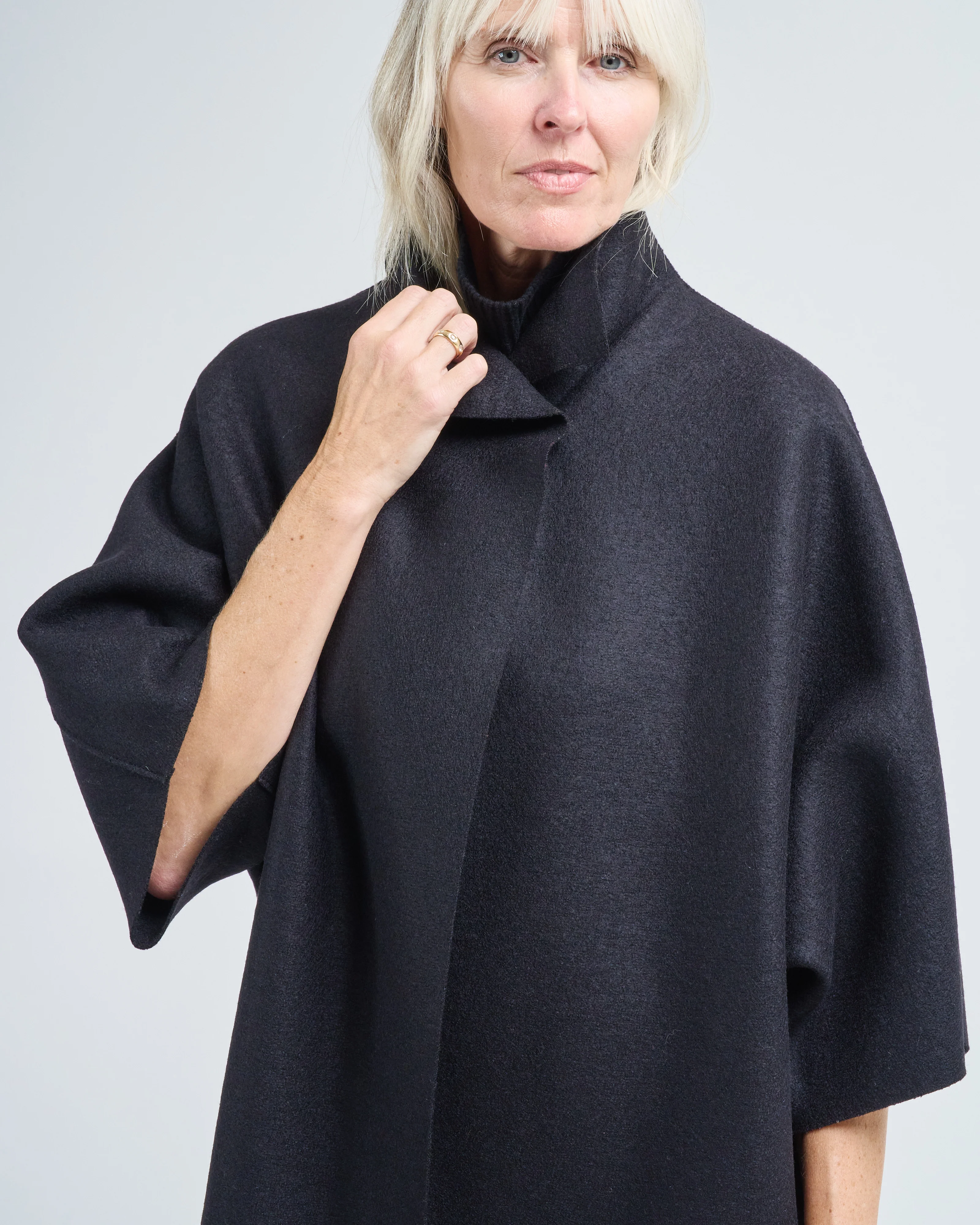 women kimono mantle pressed wool - Image 4
