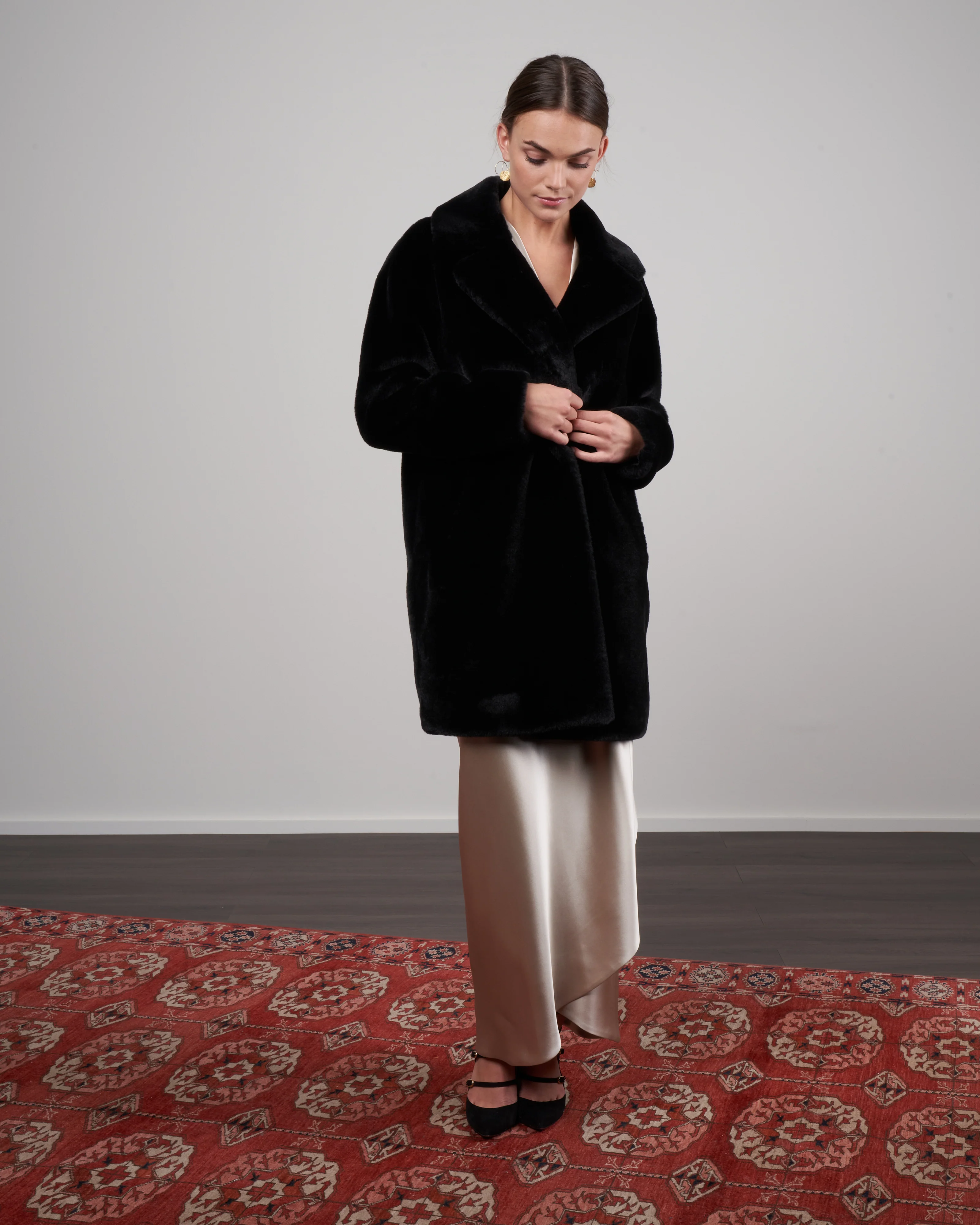 faux fur oversized topper w/ foulard lining - nero 9300 - Image 2