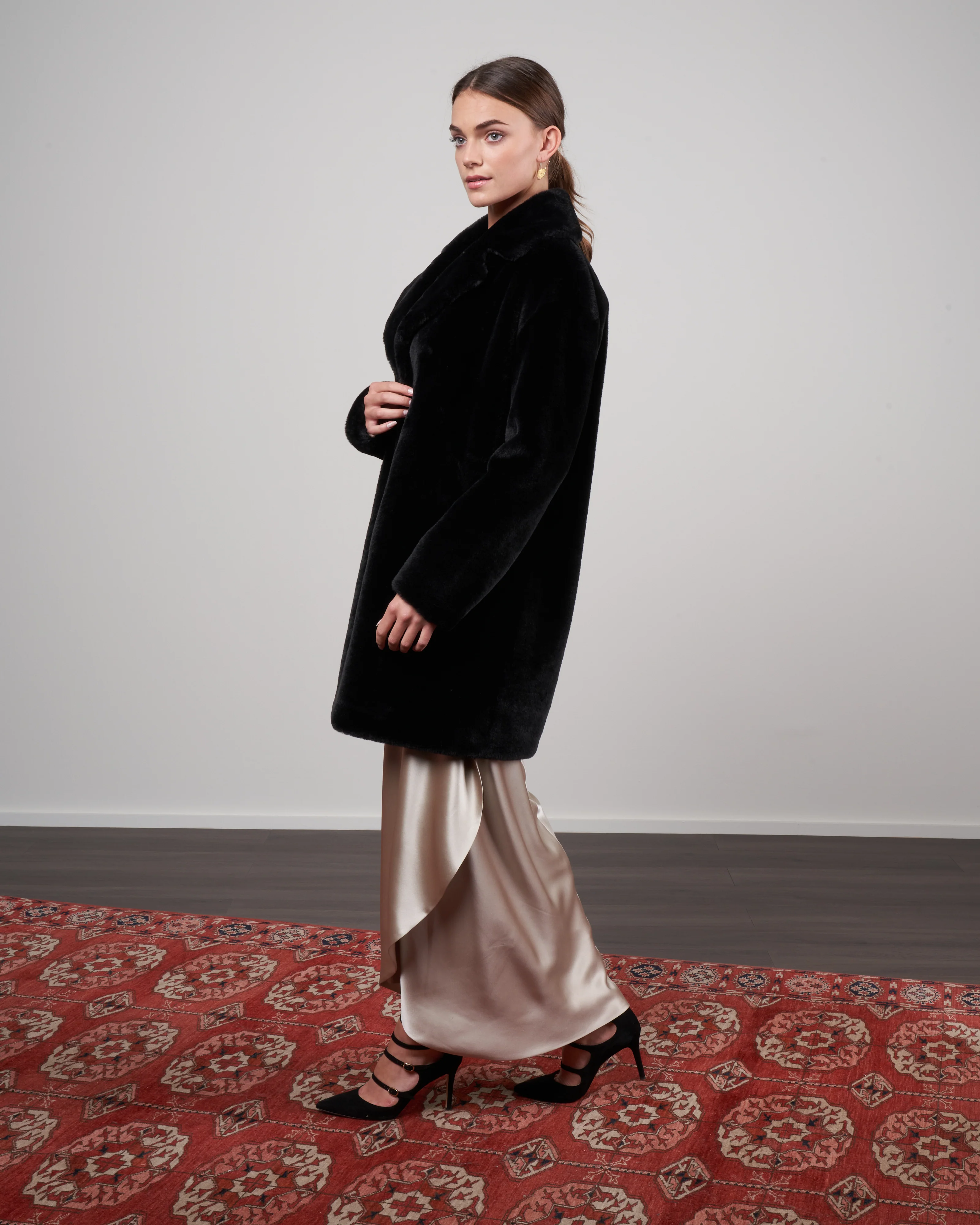 faux fur oversized topper w/ foulard lining - nero 9300 - Image 4