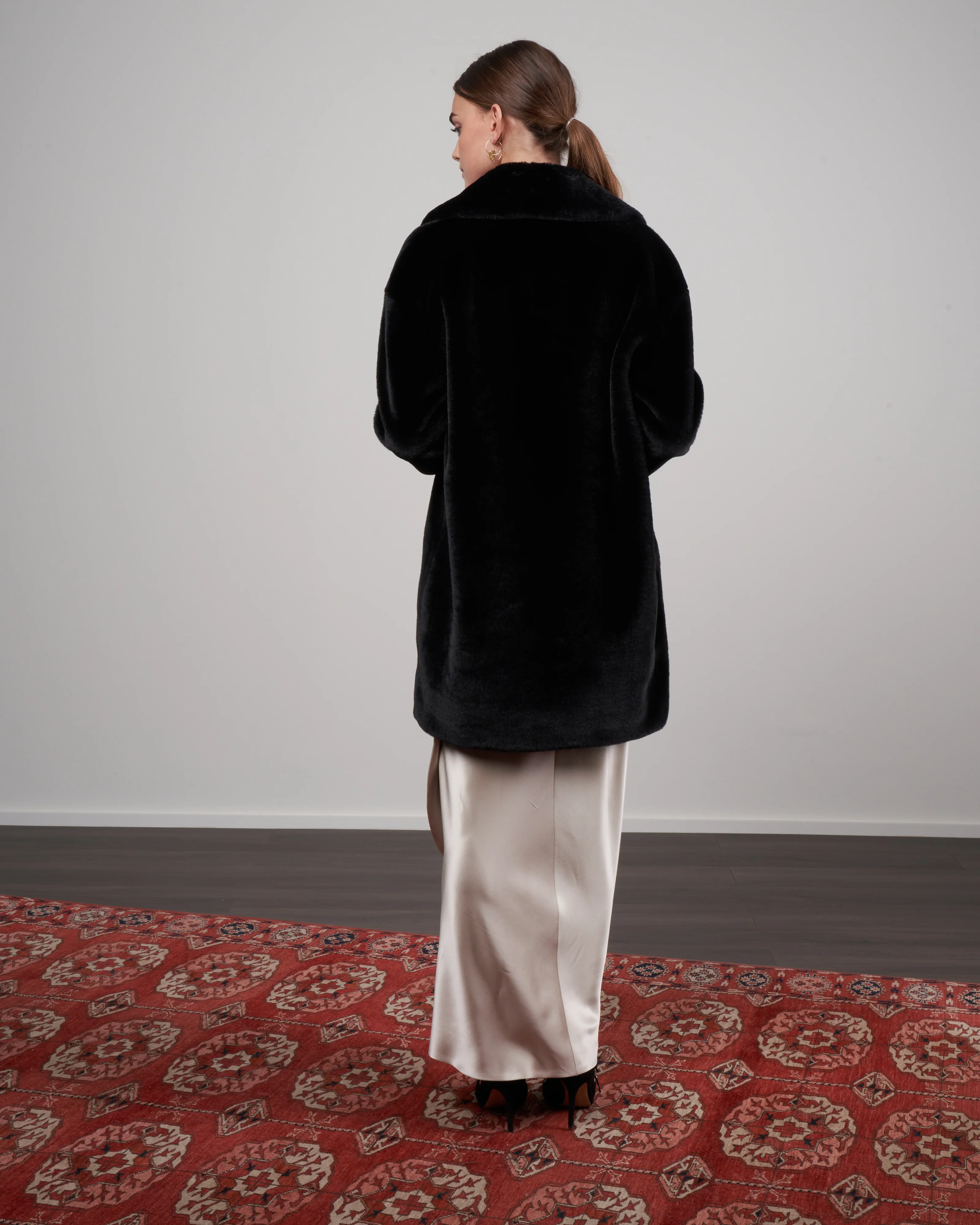 faux fur oversized topper w/ foulard lining - nero 9300 - Image 5