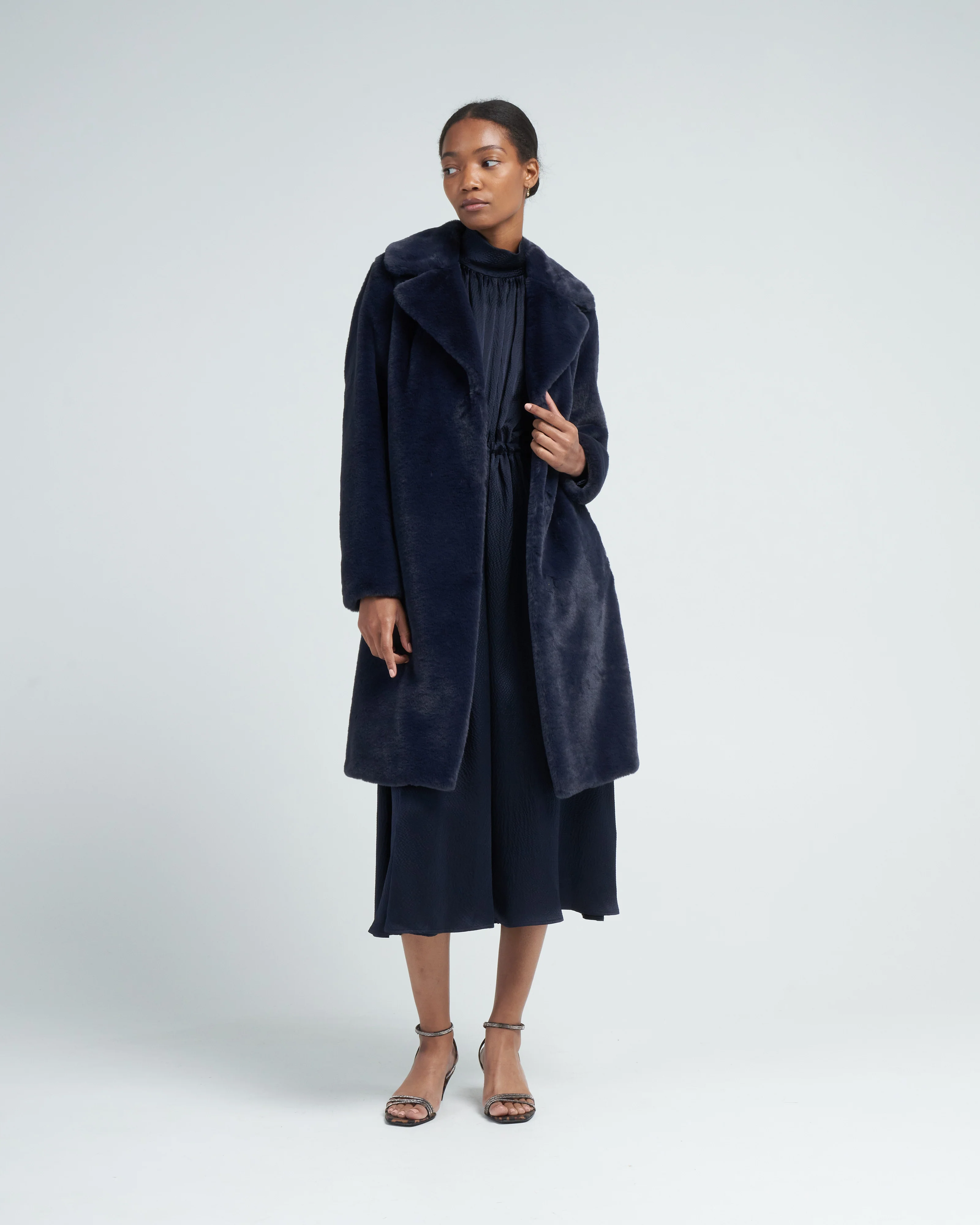 faux fur with foulard lining - navy - Image 2