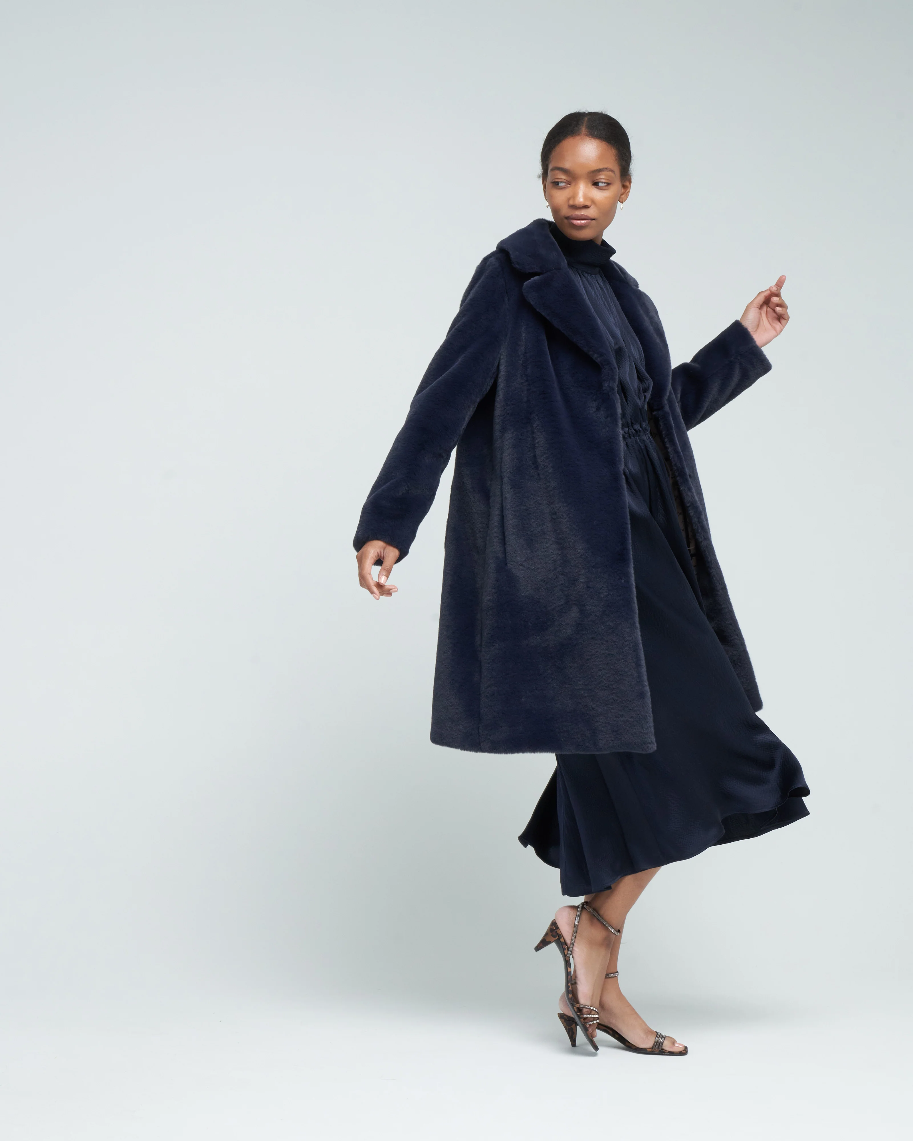 faux fur with foulard lining - navy - Image 3