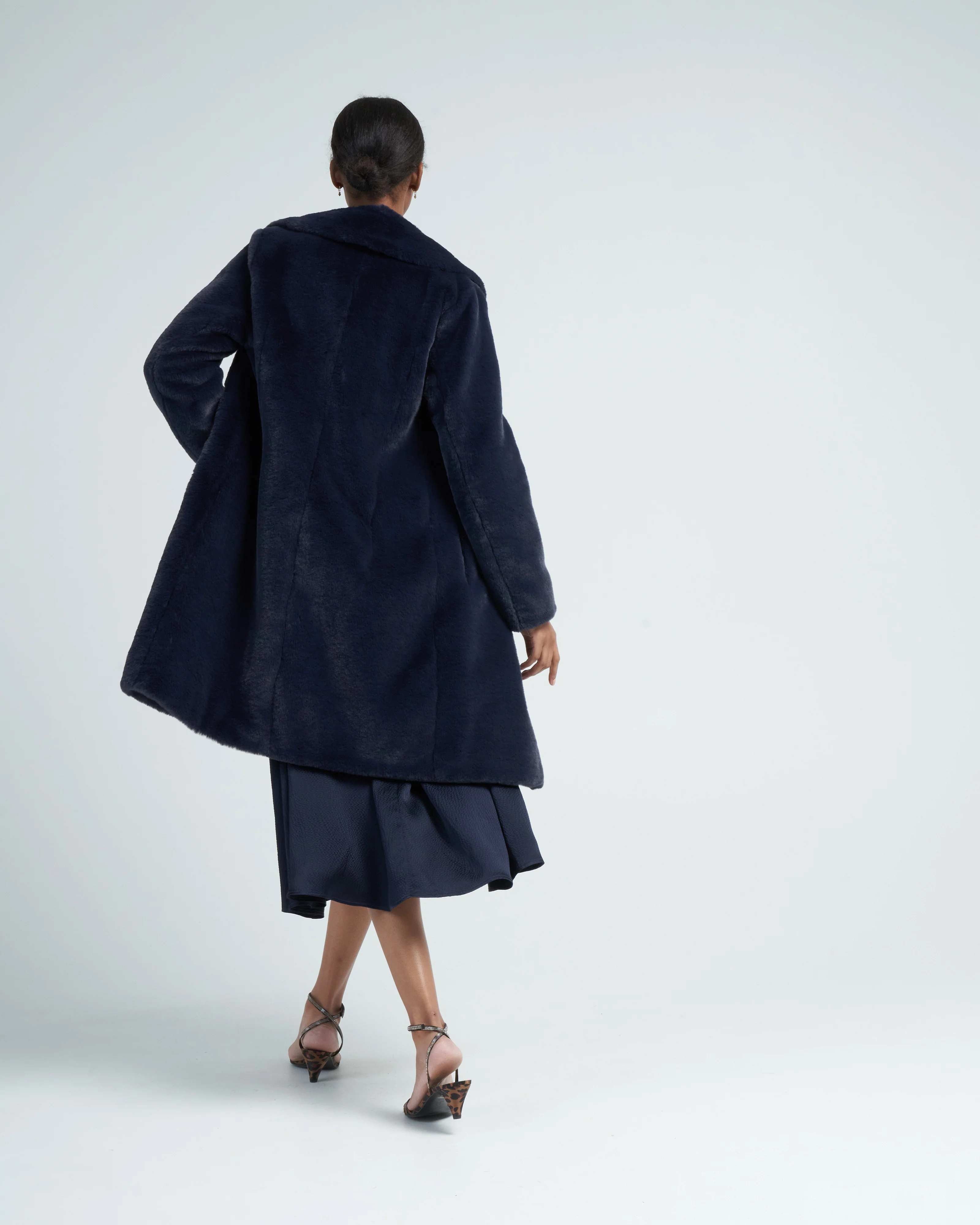 faux fur with foulard lining - navy - Image 4