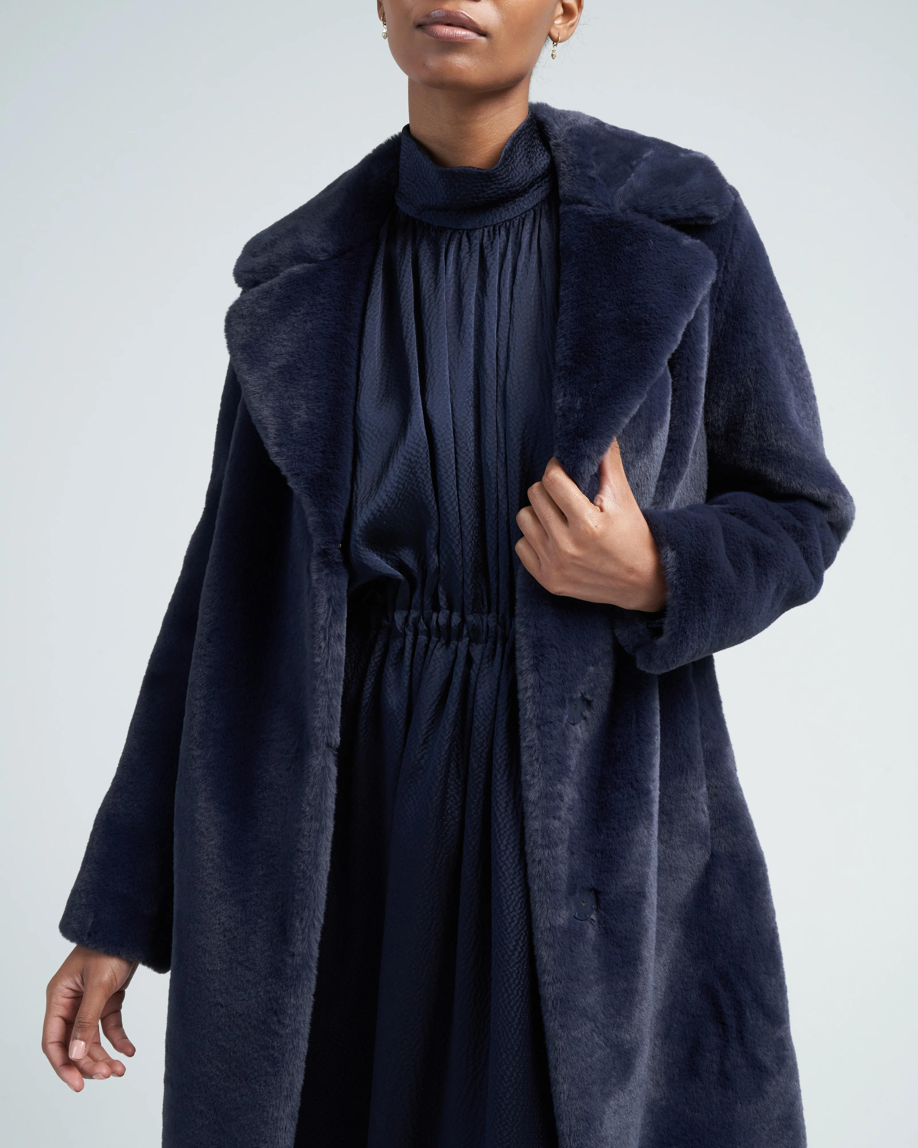 faux fur with foulard lining - navy - Image 5