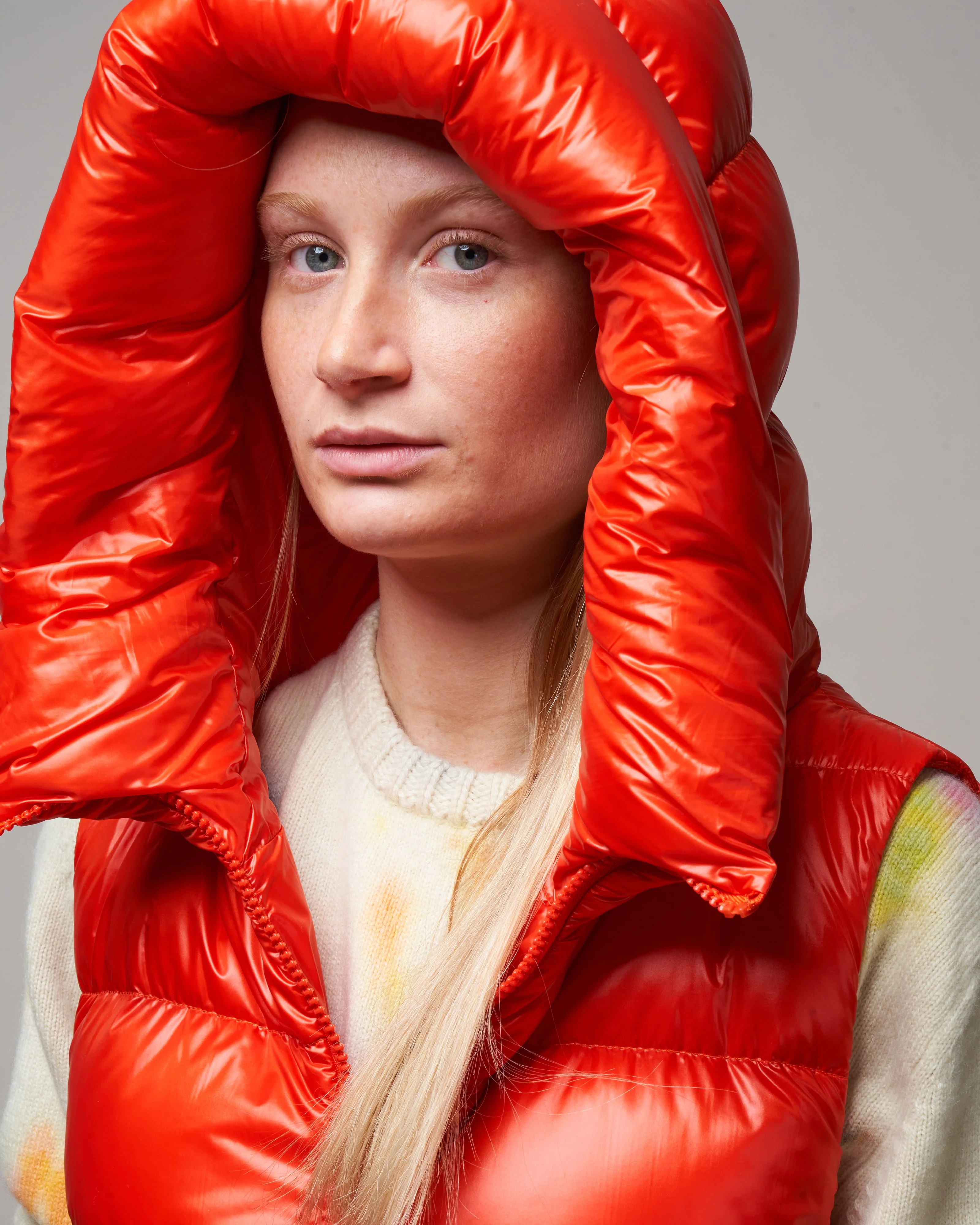 globe- biodegradable hooded vest - spicy orange - Image 5