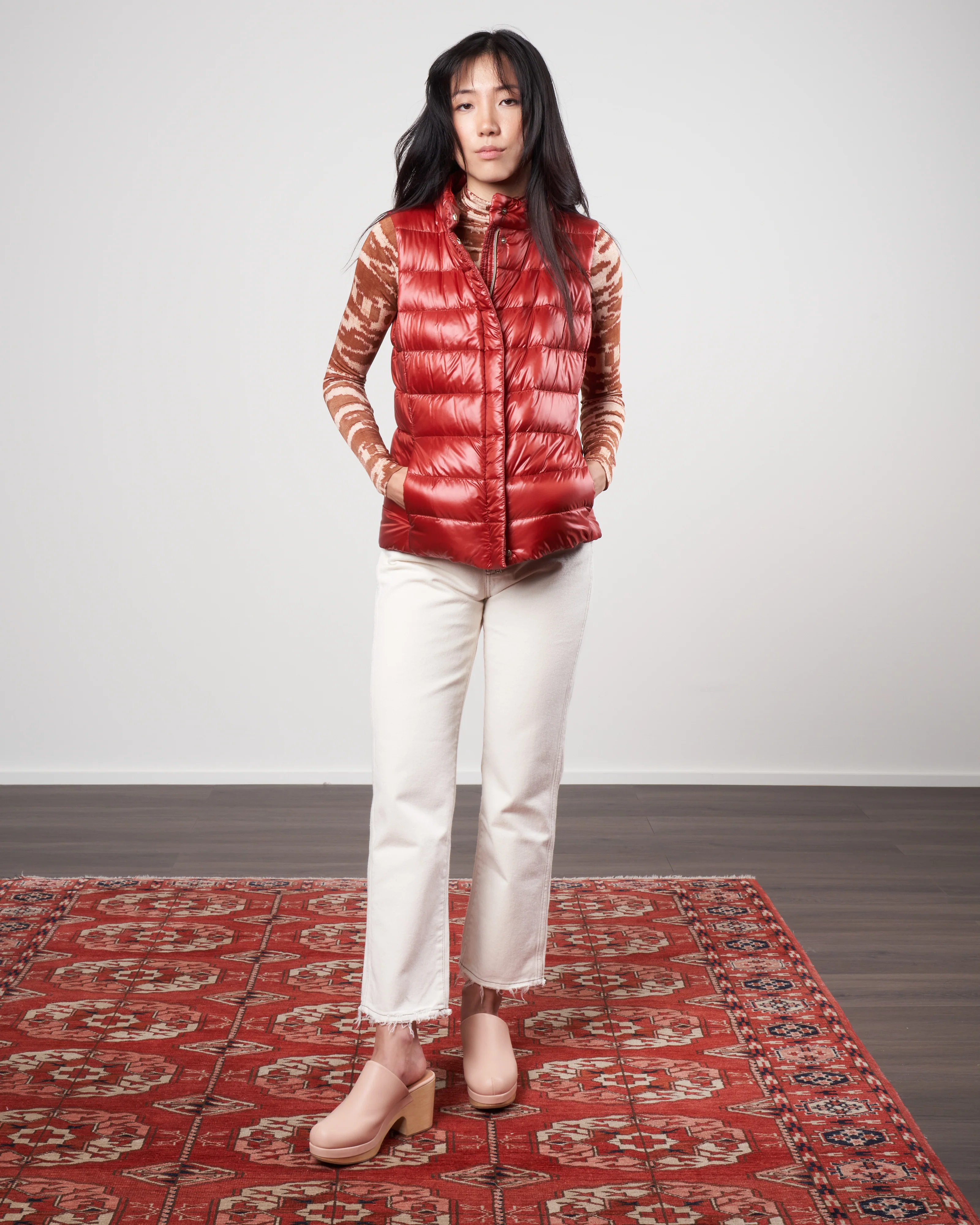 iconico nylon ultralight short vest - burnt henna - Image 2