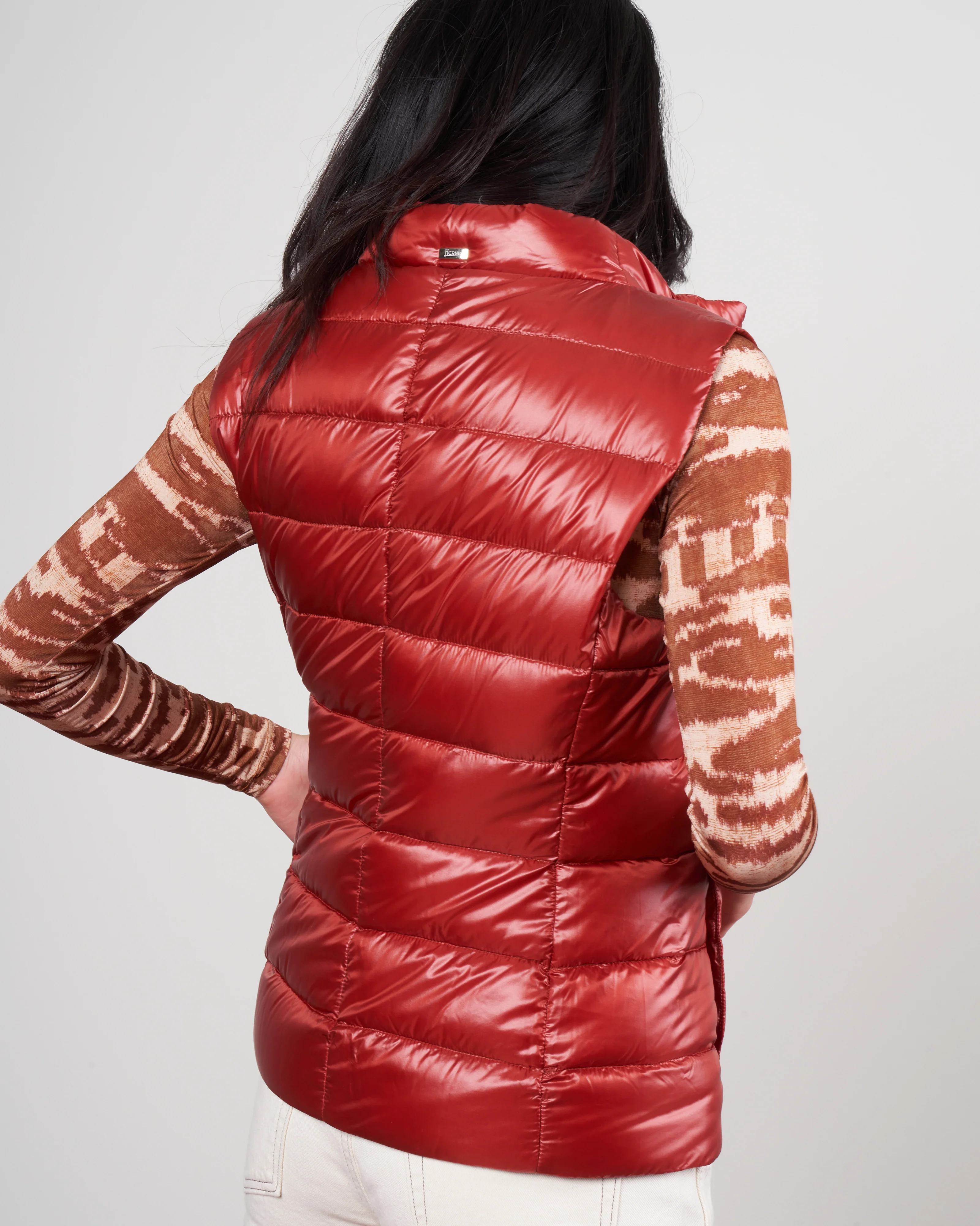 iconico nylon ultralight short vest - burnt henna - Image 4